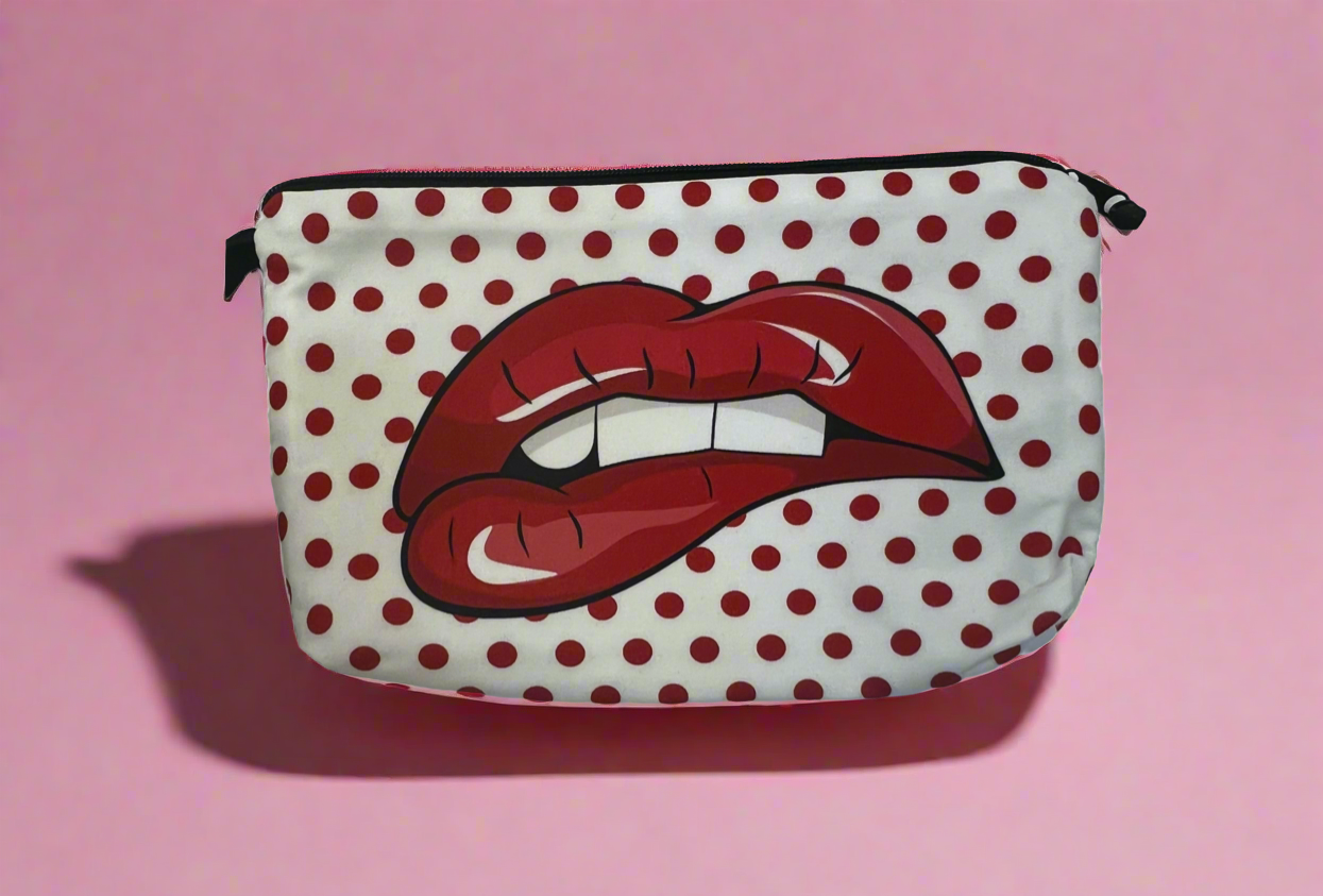 Zippered Pouch Lips