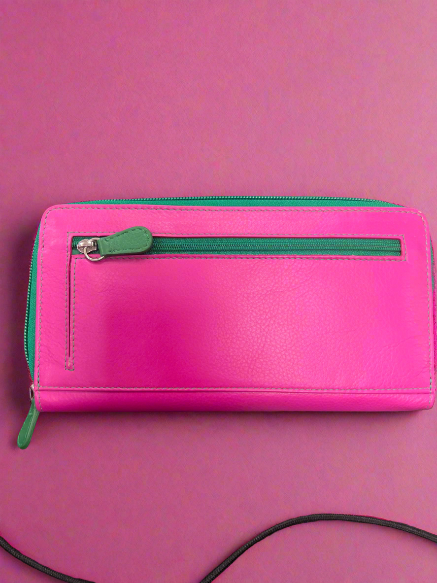 On Sale- ili NewYork Multi Organizer Wallet- $8.00