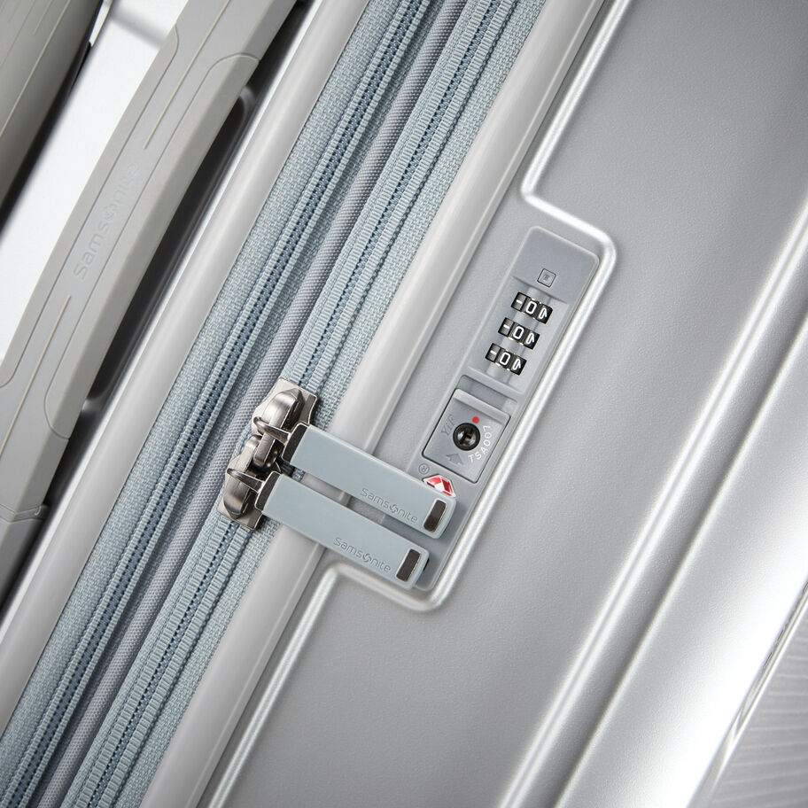 Samsonite SILHOUETTE 17 MEDIUM 28” HARDSIDED SPINNER with FlexPack™ + Suiter/Packing System- FLOOR MODEL