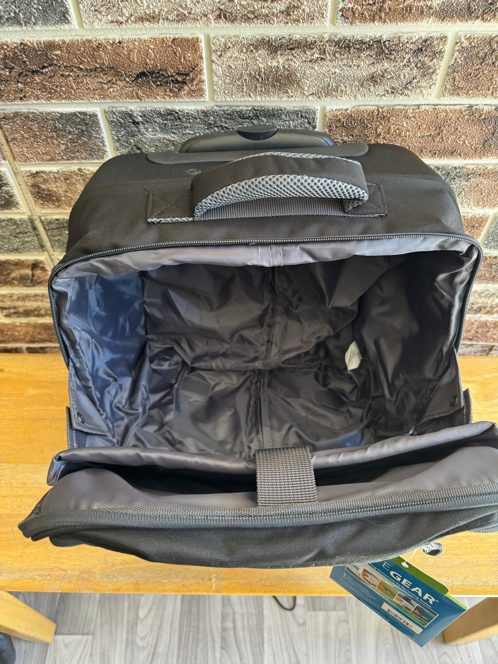 LiteGear- Hybrid 2-Wheeled Softside Underseater- $99.95