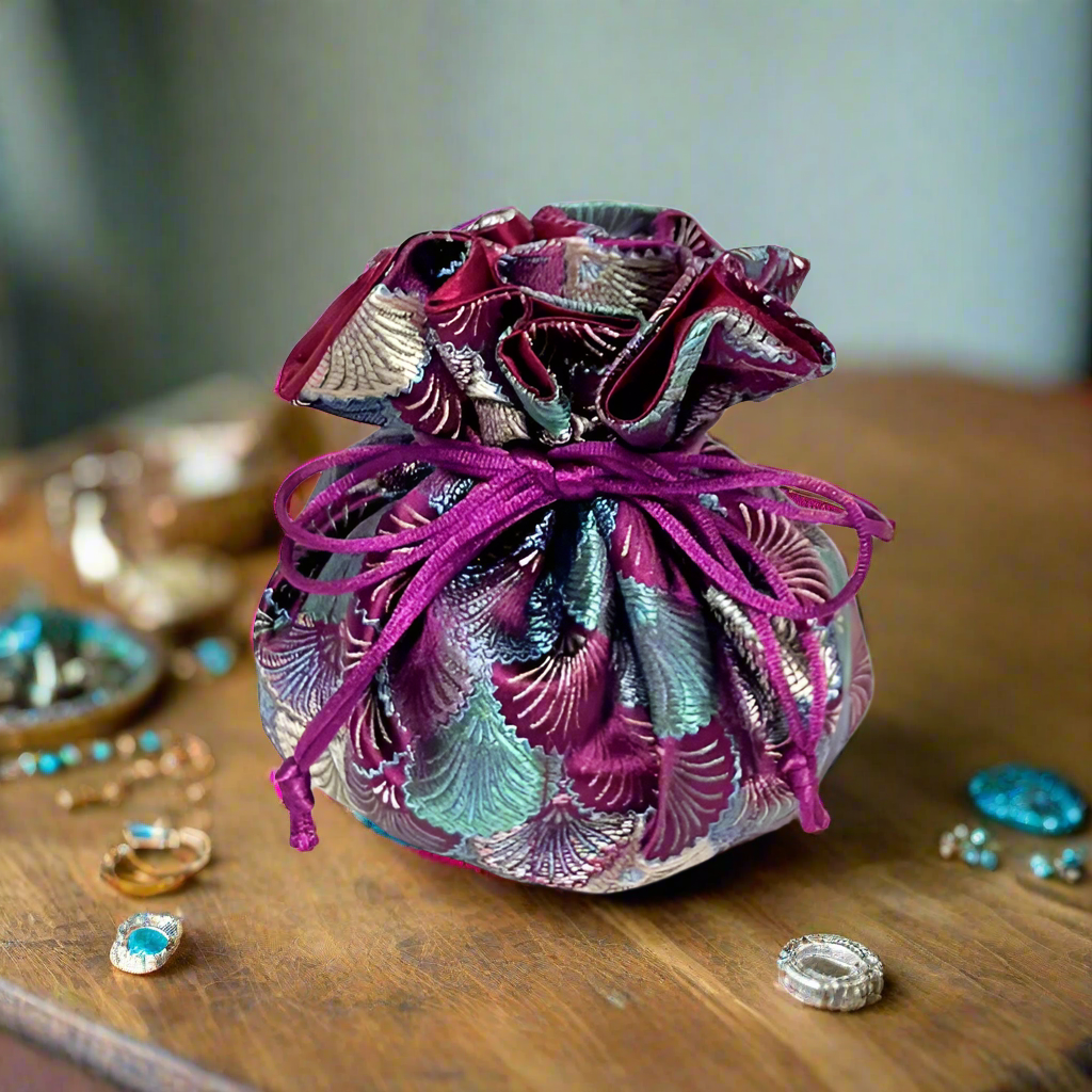 Cathayana Jewelry Pouch Seashells- Burgundy Green