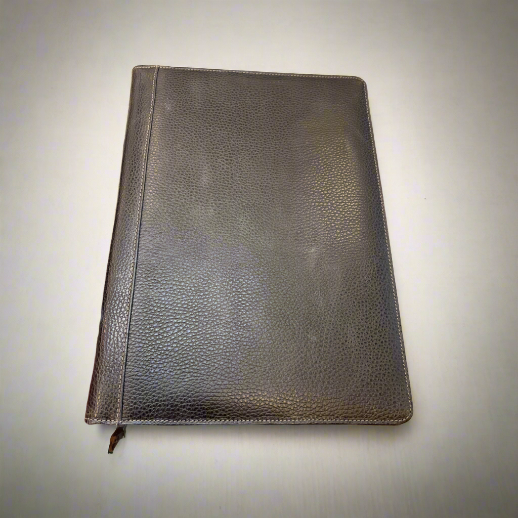 Classico Leather Zippered 3 Ringed Padfolio