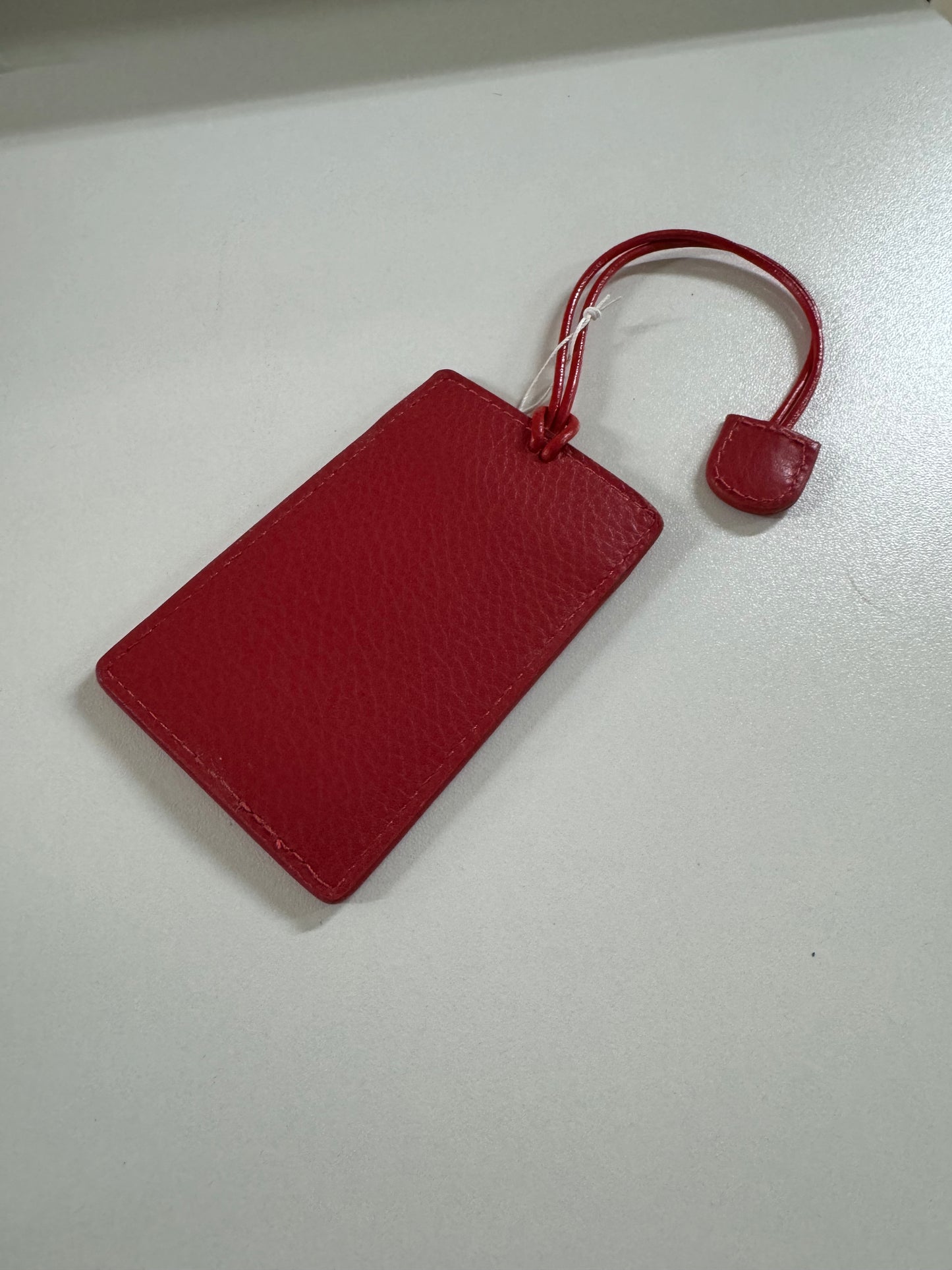 ili New York Slim Leather Luggage Tag Cherry Red