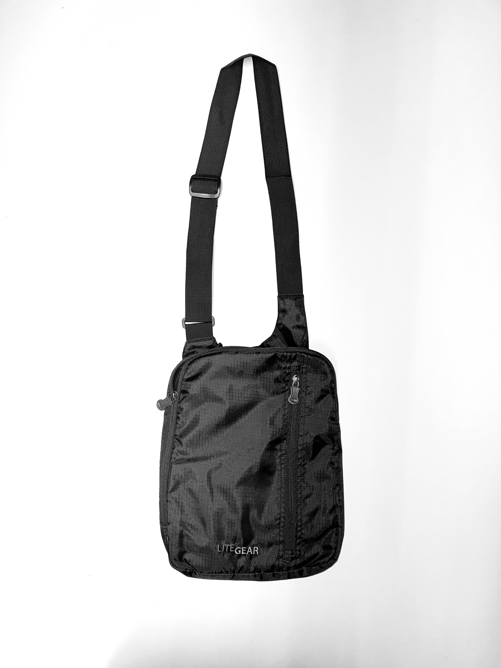 LiteGear- Unisex Sling w/ RFID pocket Black