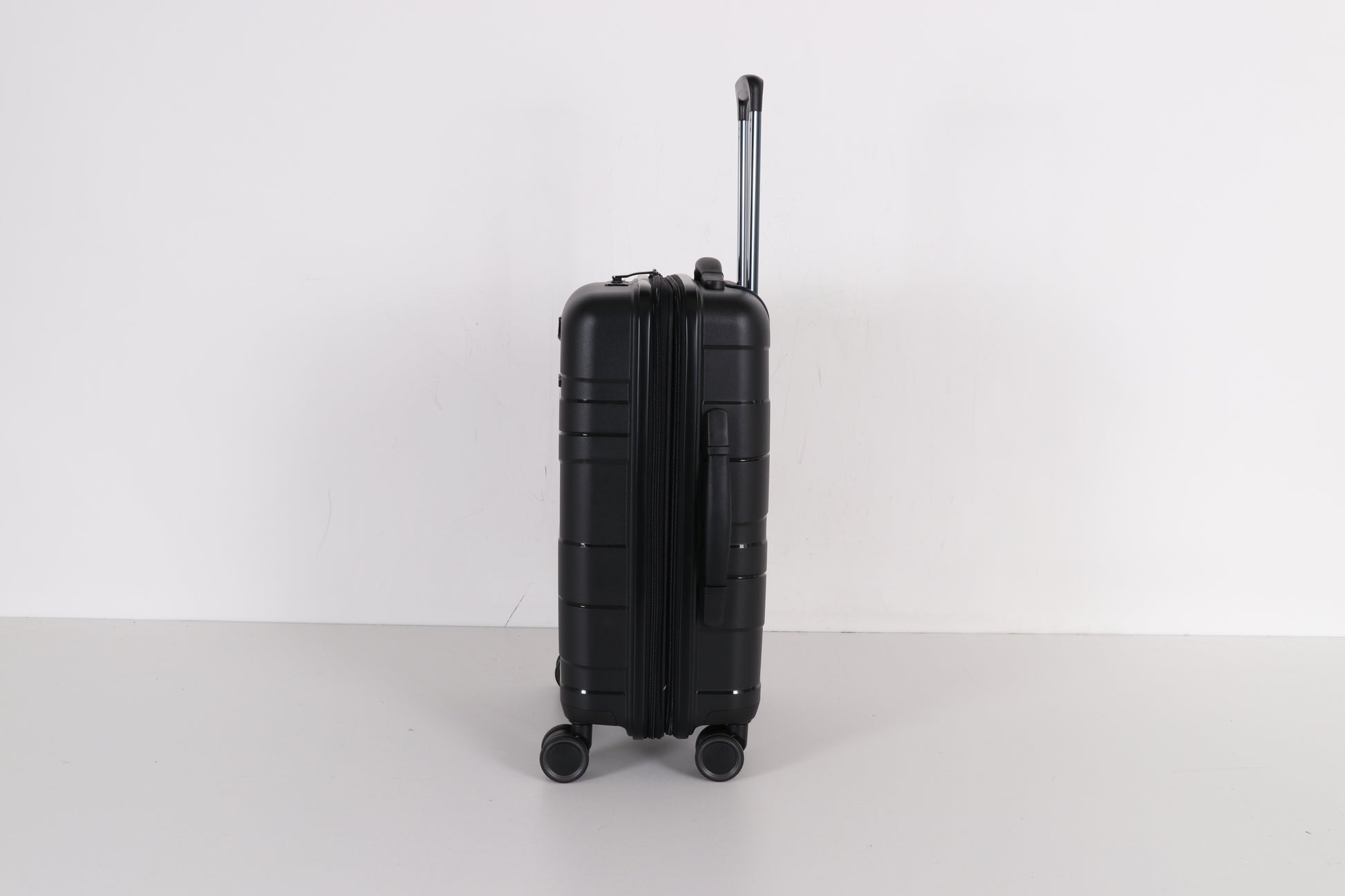 Lieber's Luggage® Legacy Expandable 21" Hardside Carry-On Spinner (Free Monogram, USA Assembled)