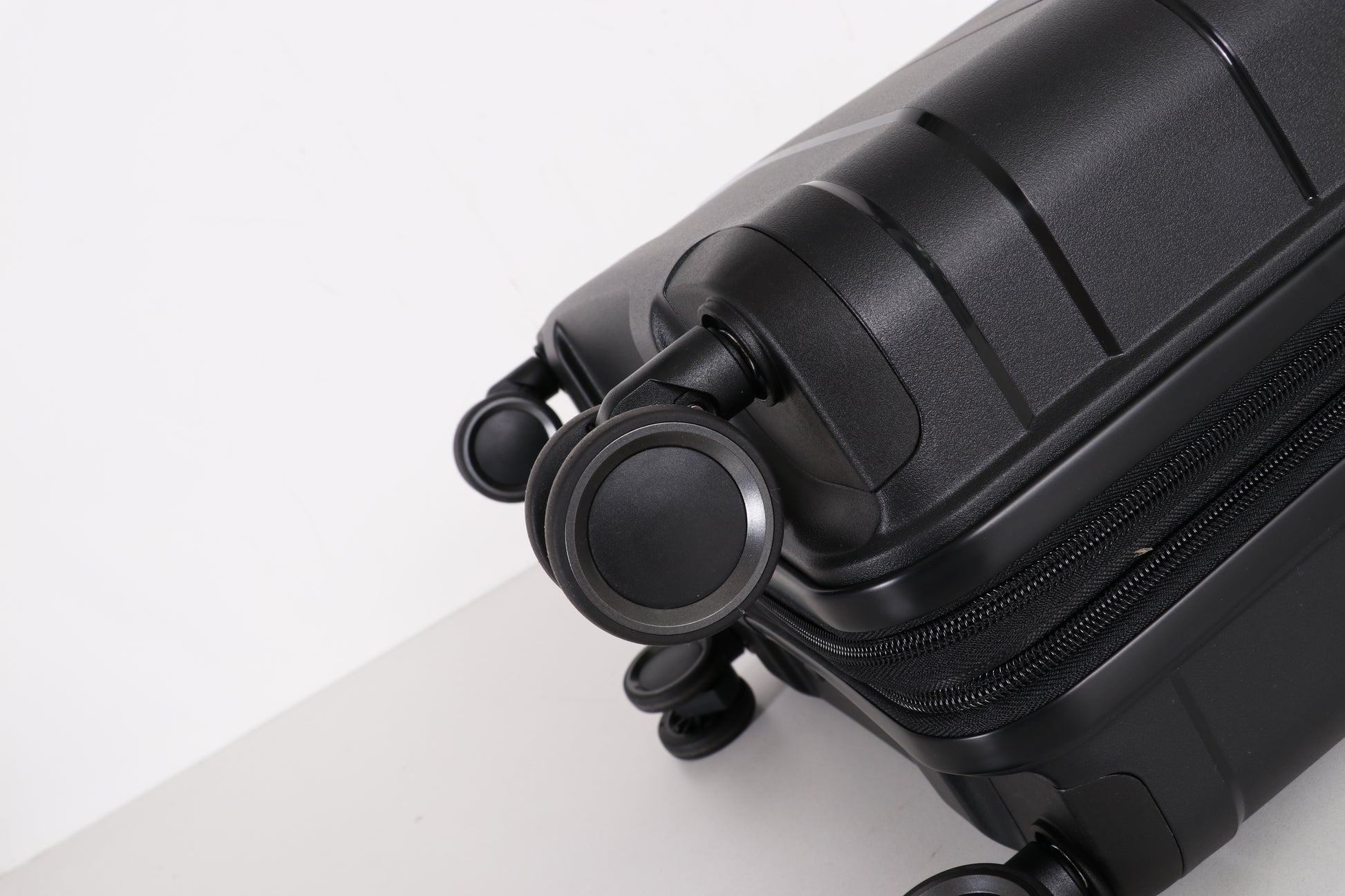 Lieber's Luggage® Legacy Expandable 21" Hardside Carry-On Spinner (Free Monogram, USA Assembled)