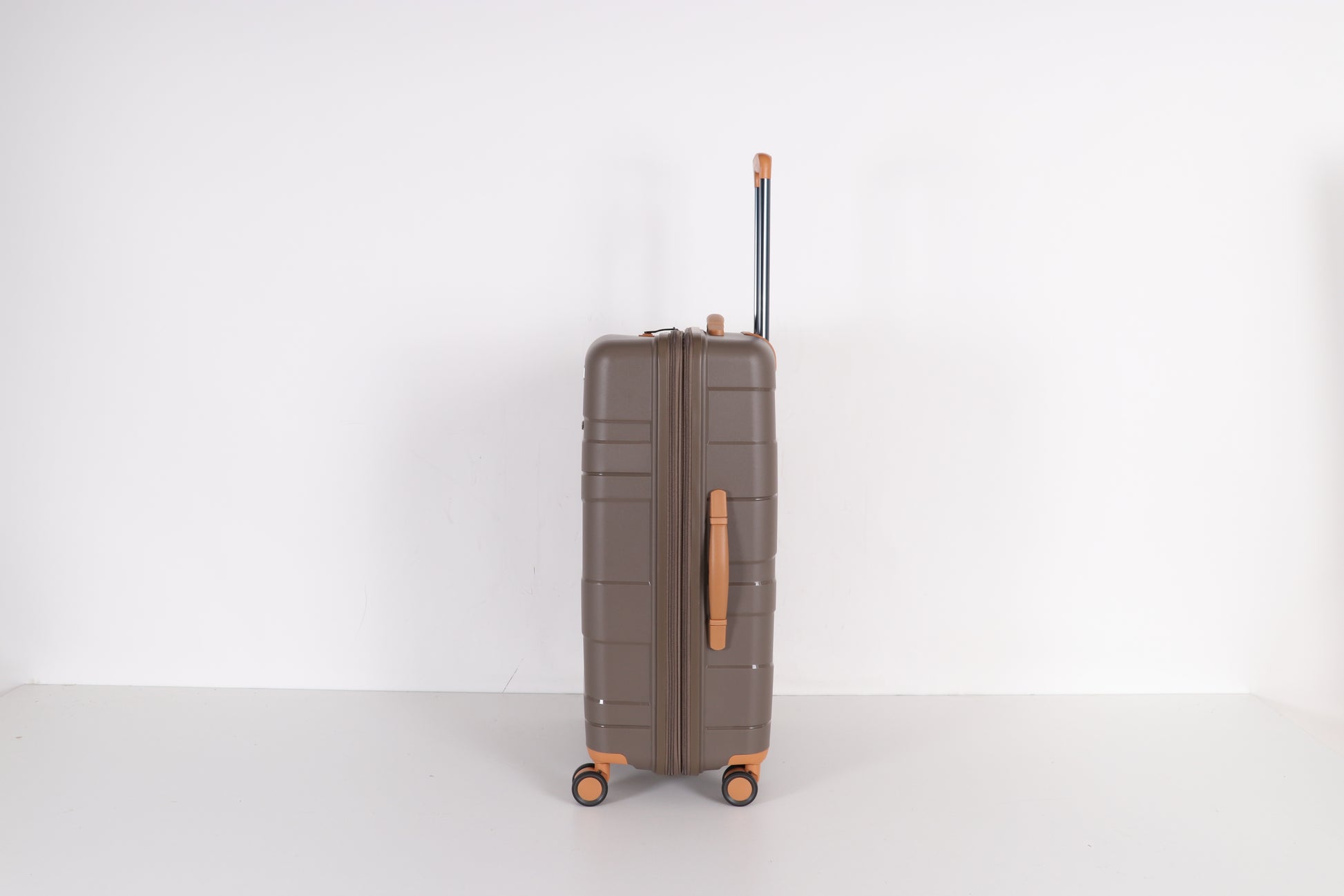 Lieber's Luggage® Legacy Expandable 21" Hardside Carry-On Spinner (Free Monogram, USA Assembled)