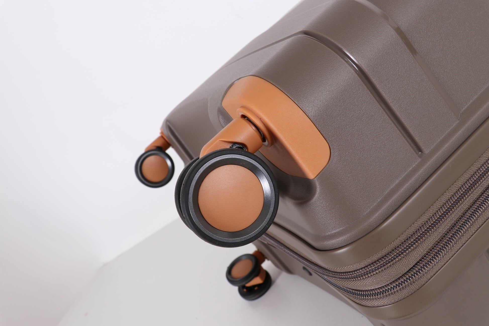 Lieber's Luggage® Legacy Expandable 21" Hardside Carry-On Spinner (Free Monogram, USA Assembled)