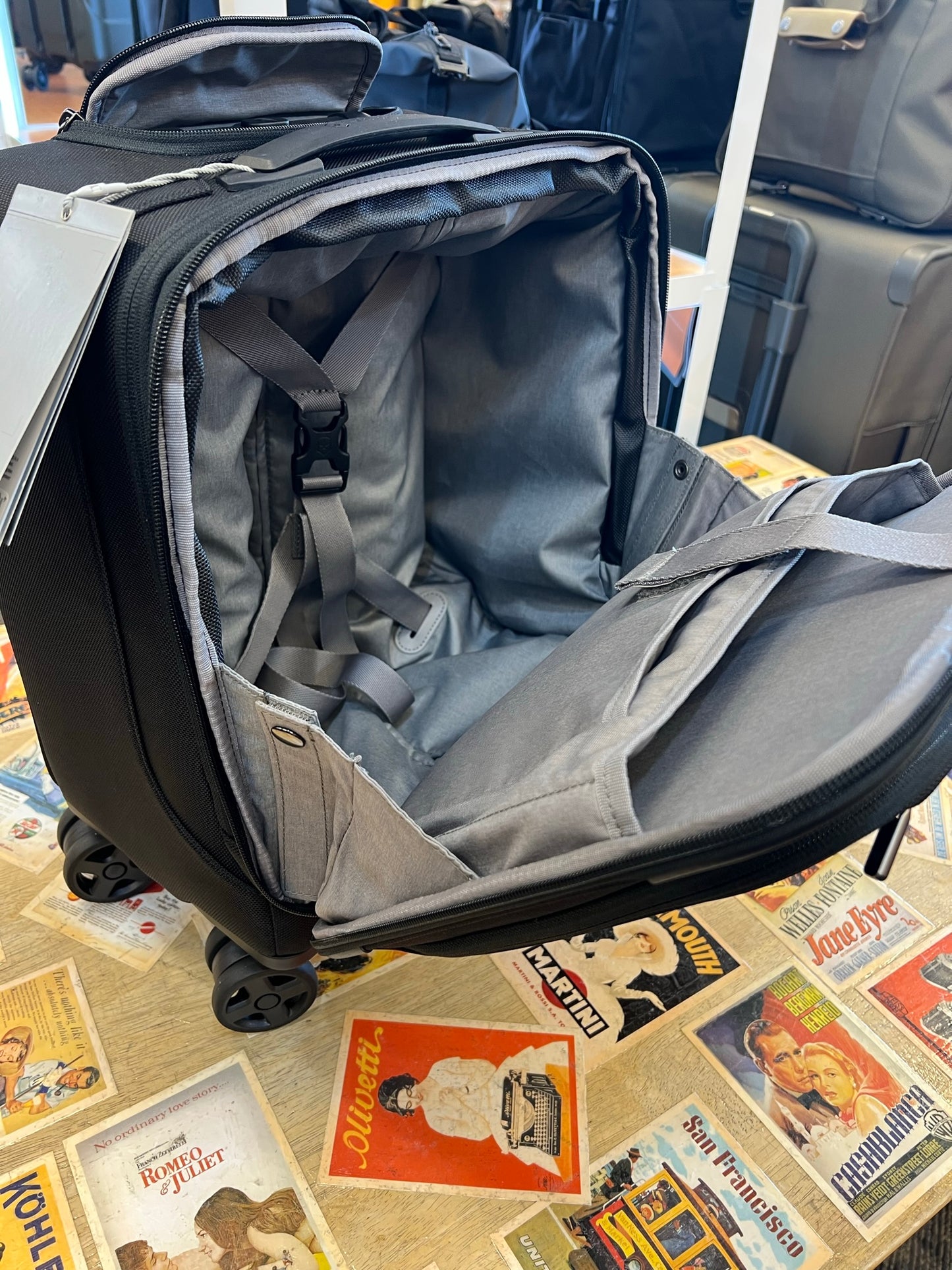 *DISCONTINUED* Victorinox Werks 6.0 Softside Spinner Carry-On Boarding Tote