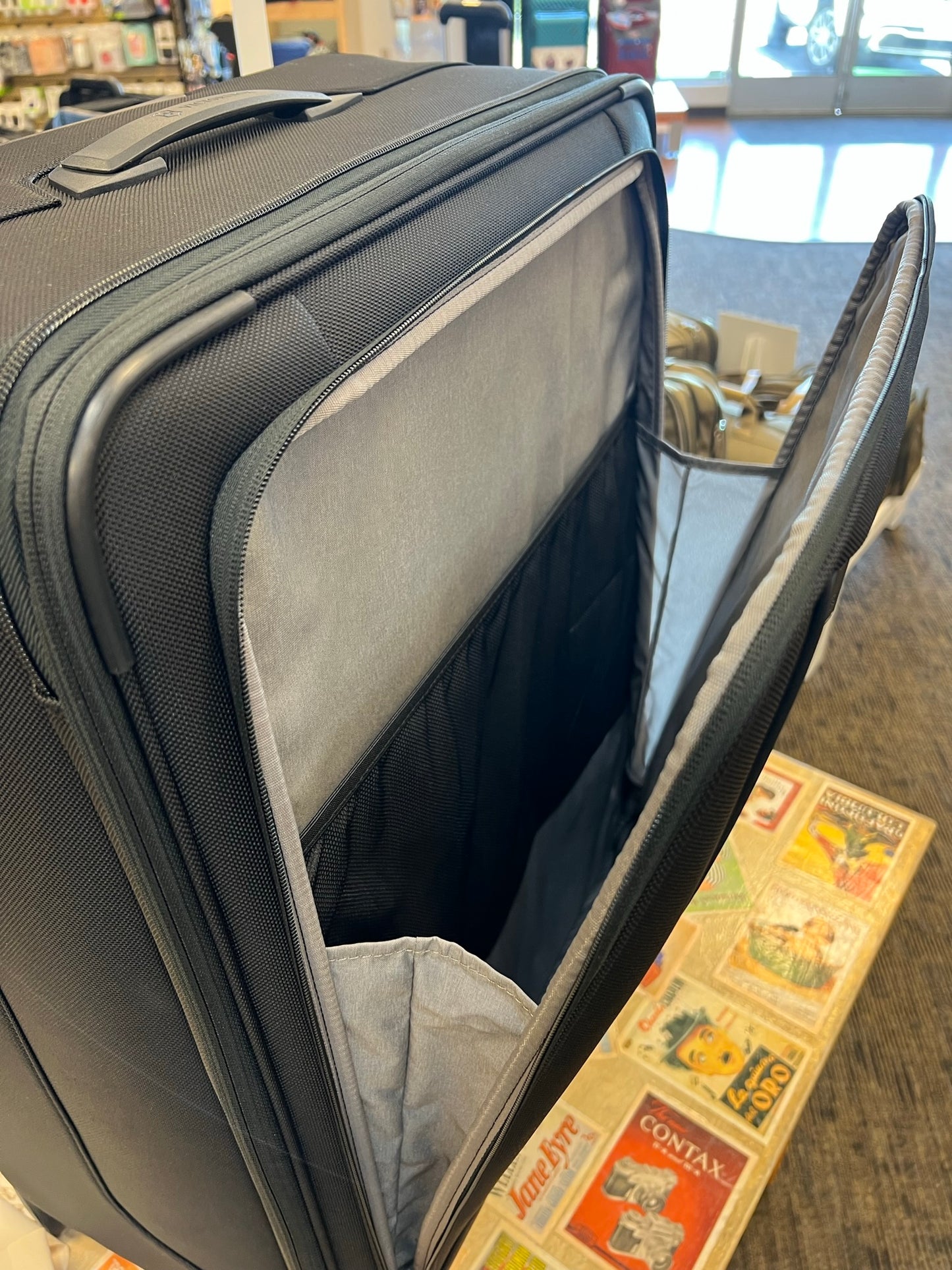 *DISCONTINUED* Victorinox Werks Traveler 6.0 Softside Large 28” Spinner