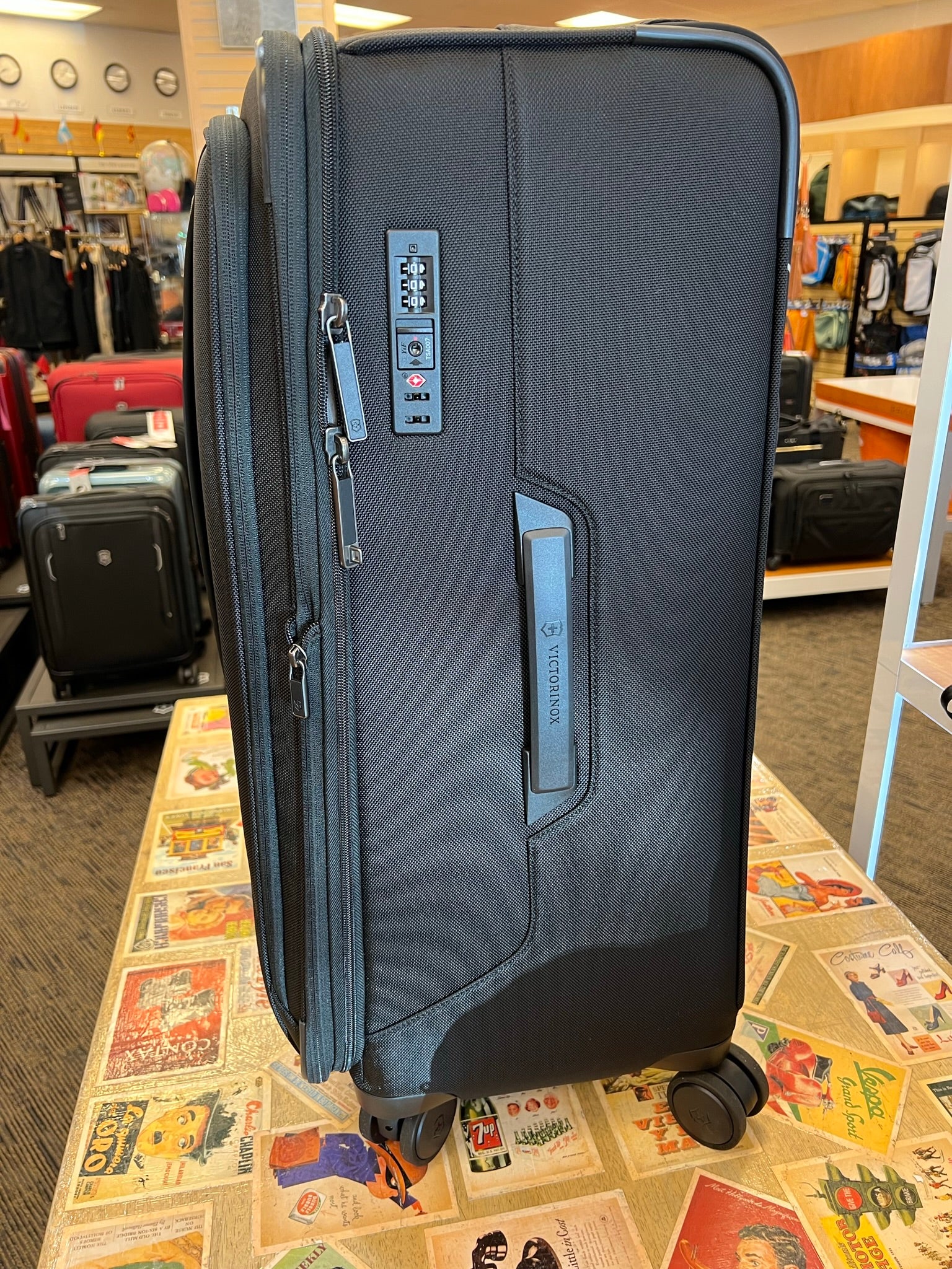 *DISCONTINUED* Victorinox Werks Traveler 6.0 Softside Large 28” Spinner