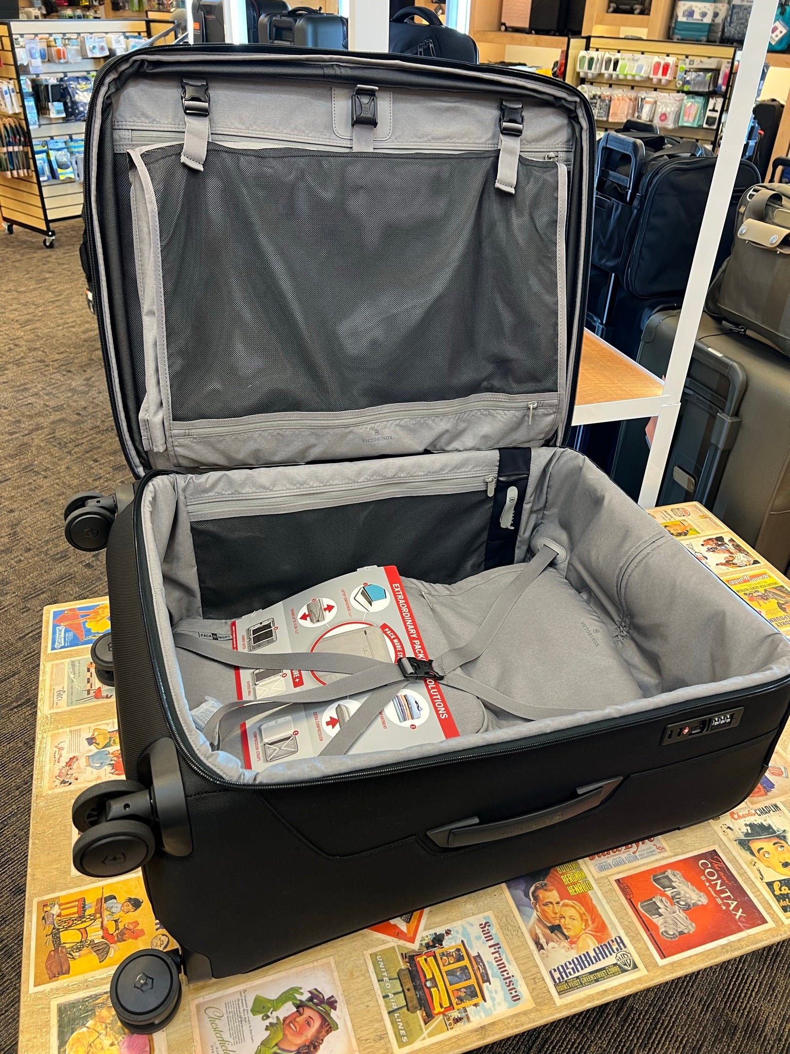 *DISCONTINUED* Victorinox Werks Traveler 6.0 Softside Large 28” Spinner