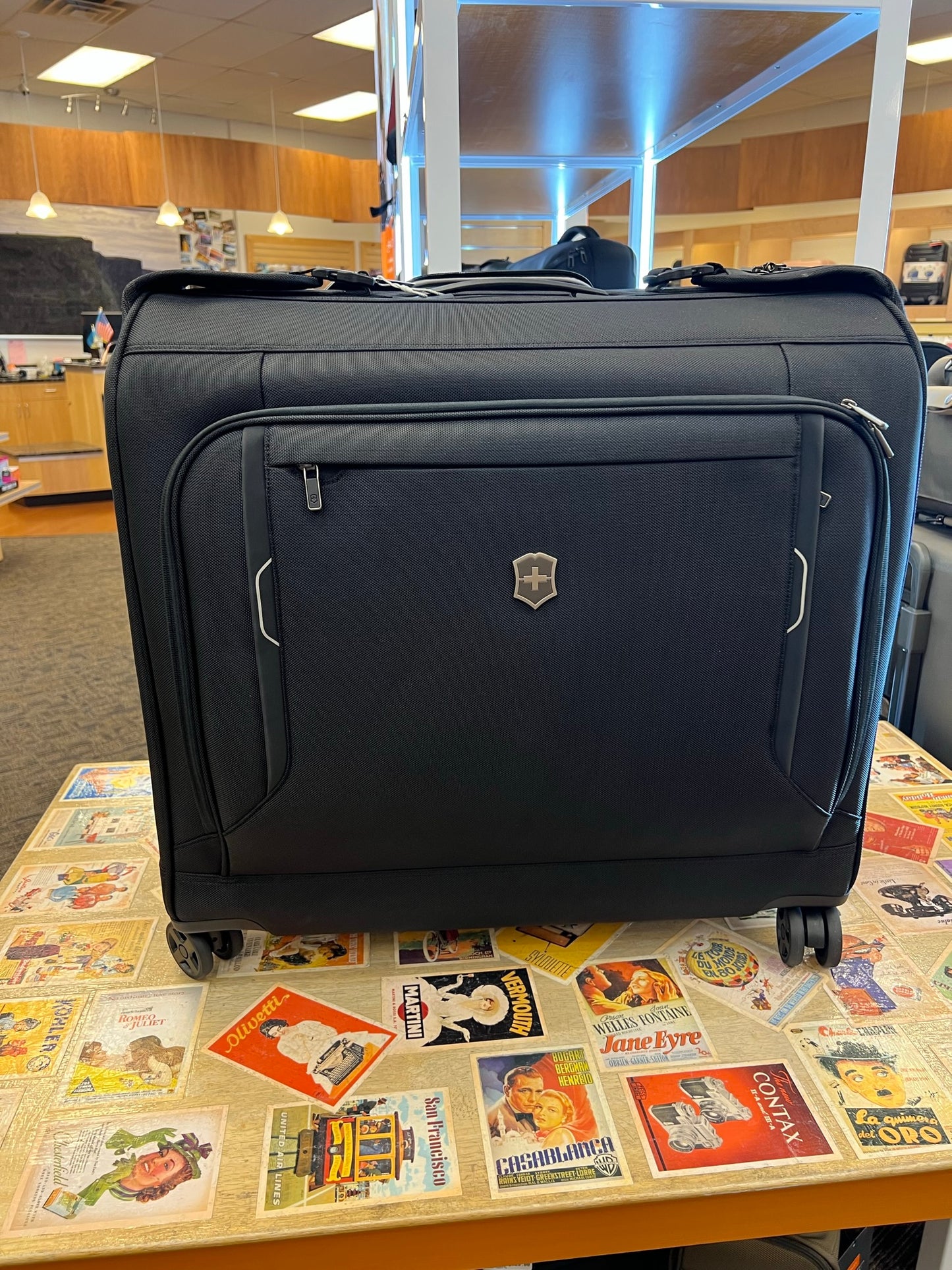 *DISCONTINUED* Victorinox Werks Traveler 6.0 Deluxe 8-Wheeled Softside Spinner Hangable Garment Bag