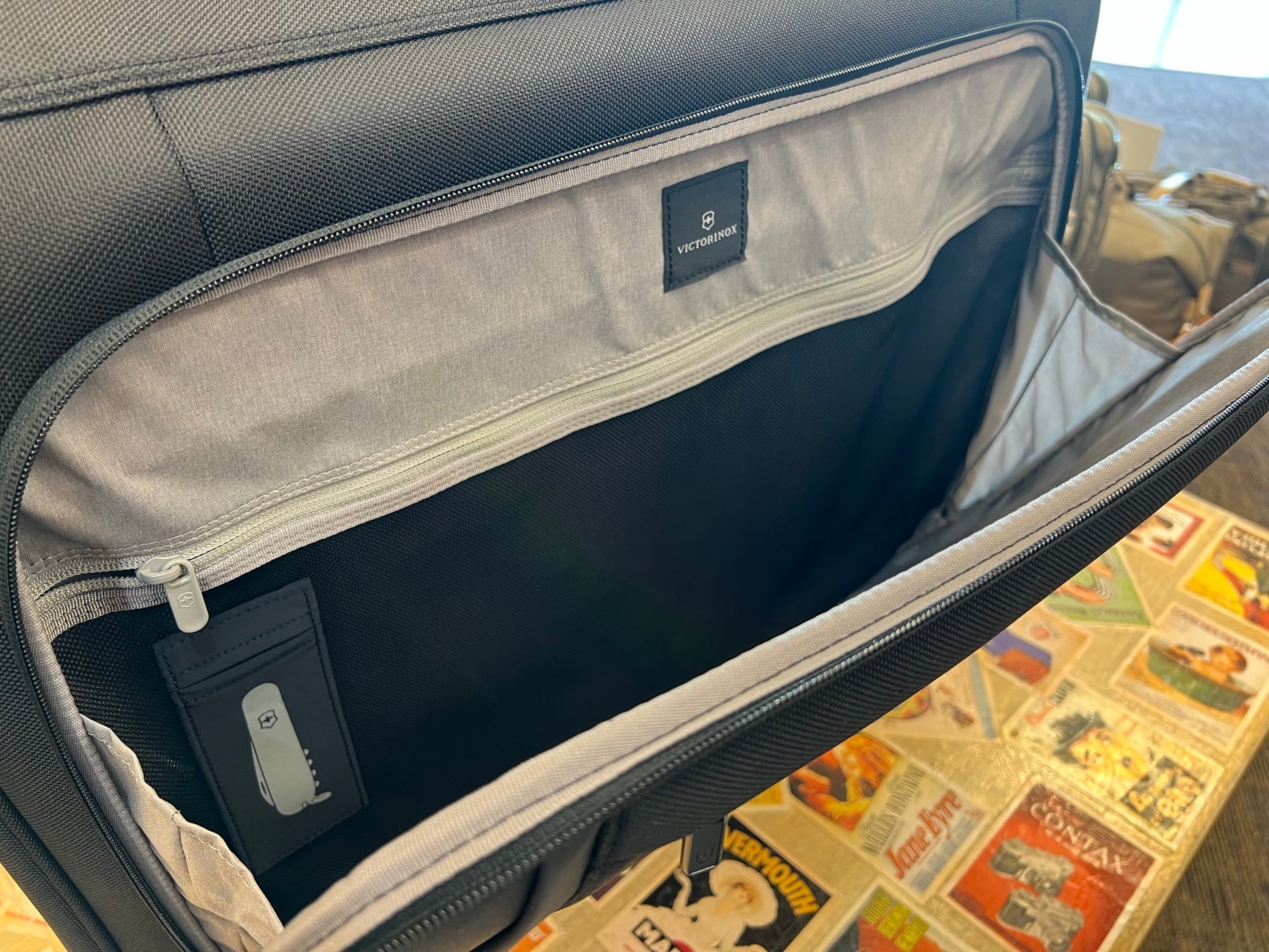 *DISCONTINUED* Victorinox Werks Traveler 6.0 Deluxe 8-Wheeled Softside Spinner Hangable Garment Bag