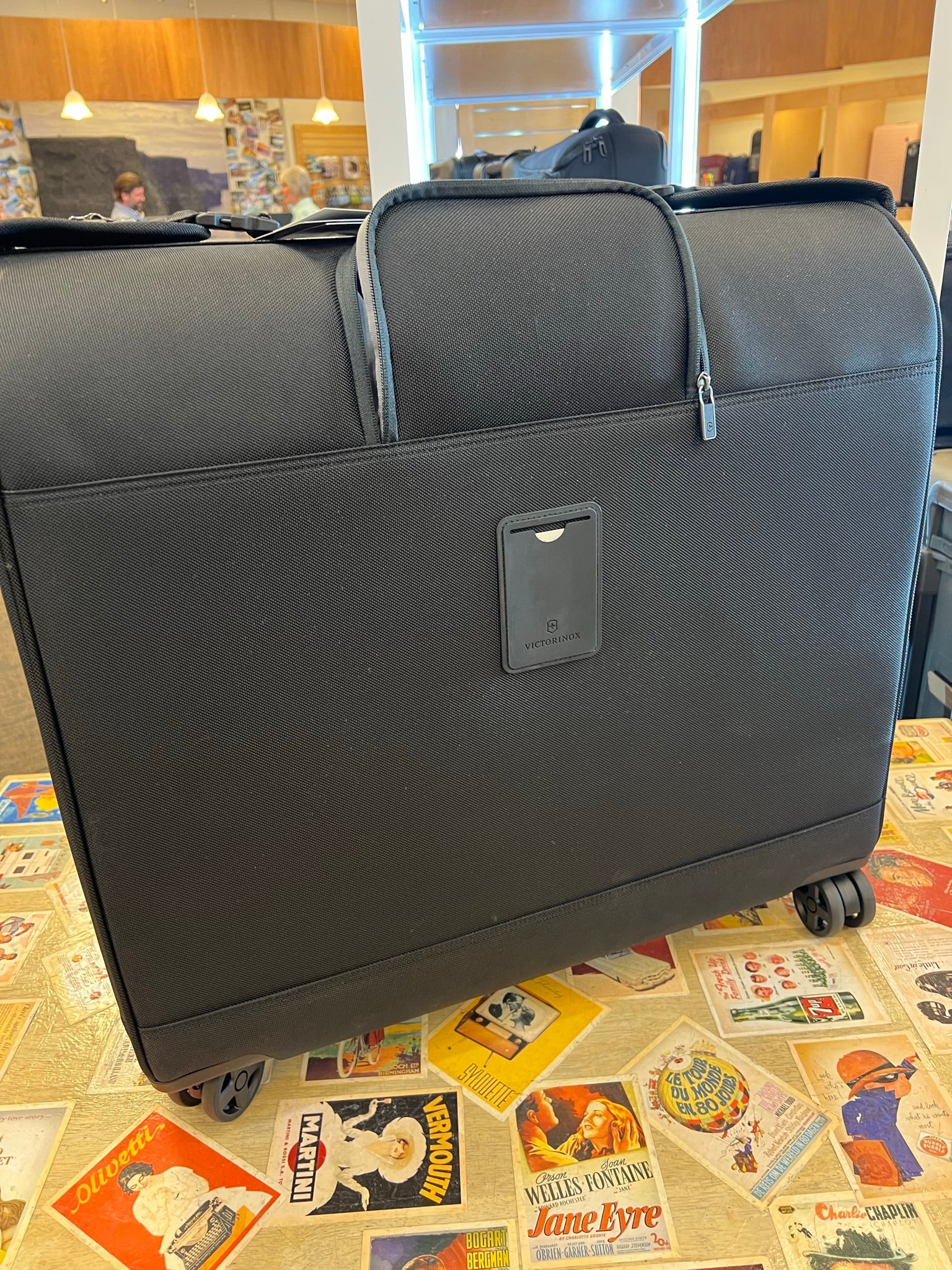 *DISCONTINUED* Victorinox Werks Traveler 6.0 Deluxe 8-Wheeled Softside Spinner Hangable Garment Bag