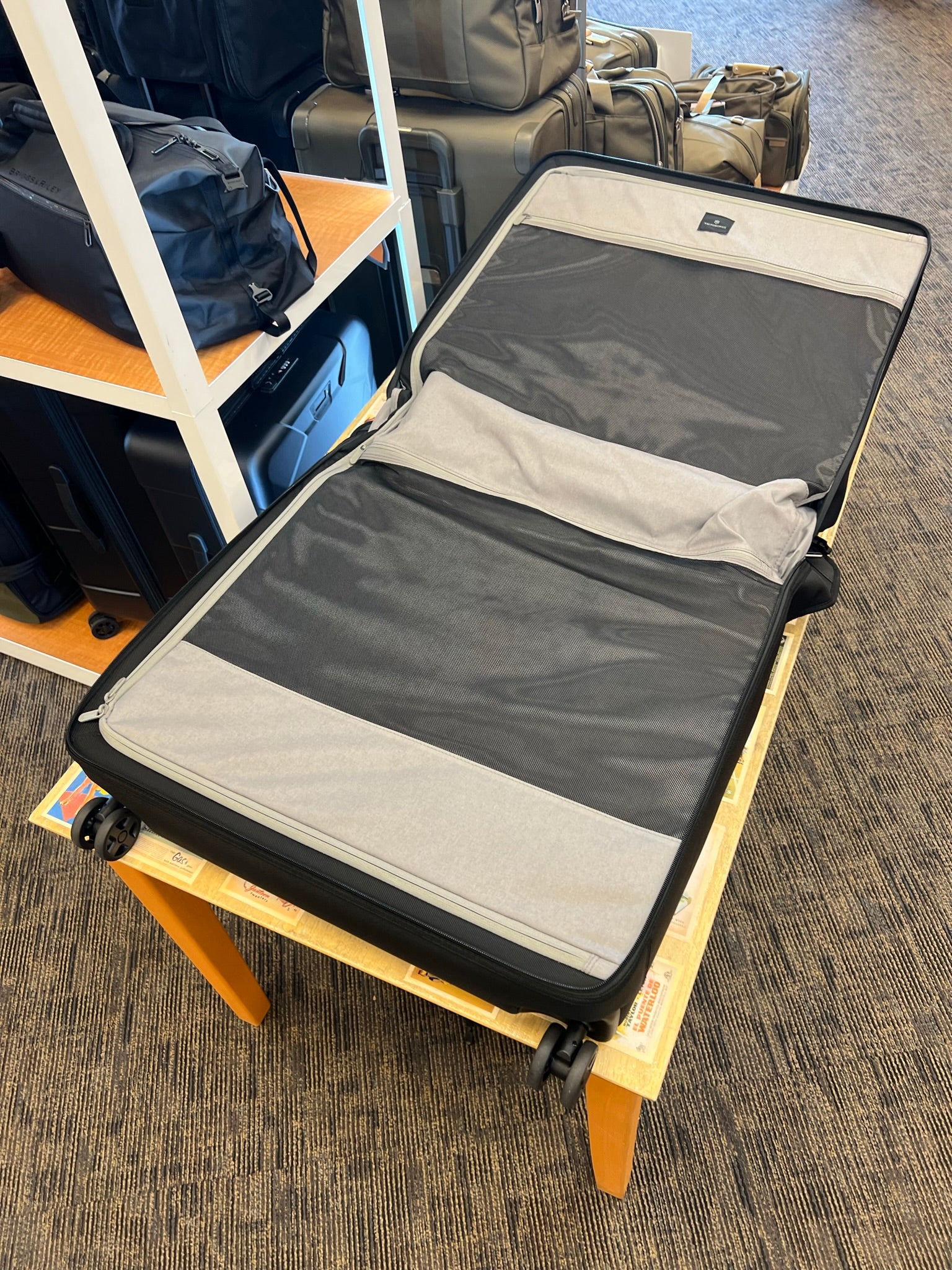 *DISCONTINUED* Victorinox Werks Traveler 6.0 Deluxe 8-Wheeled Softside Spinner Hangable Garment Bag