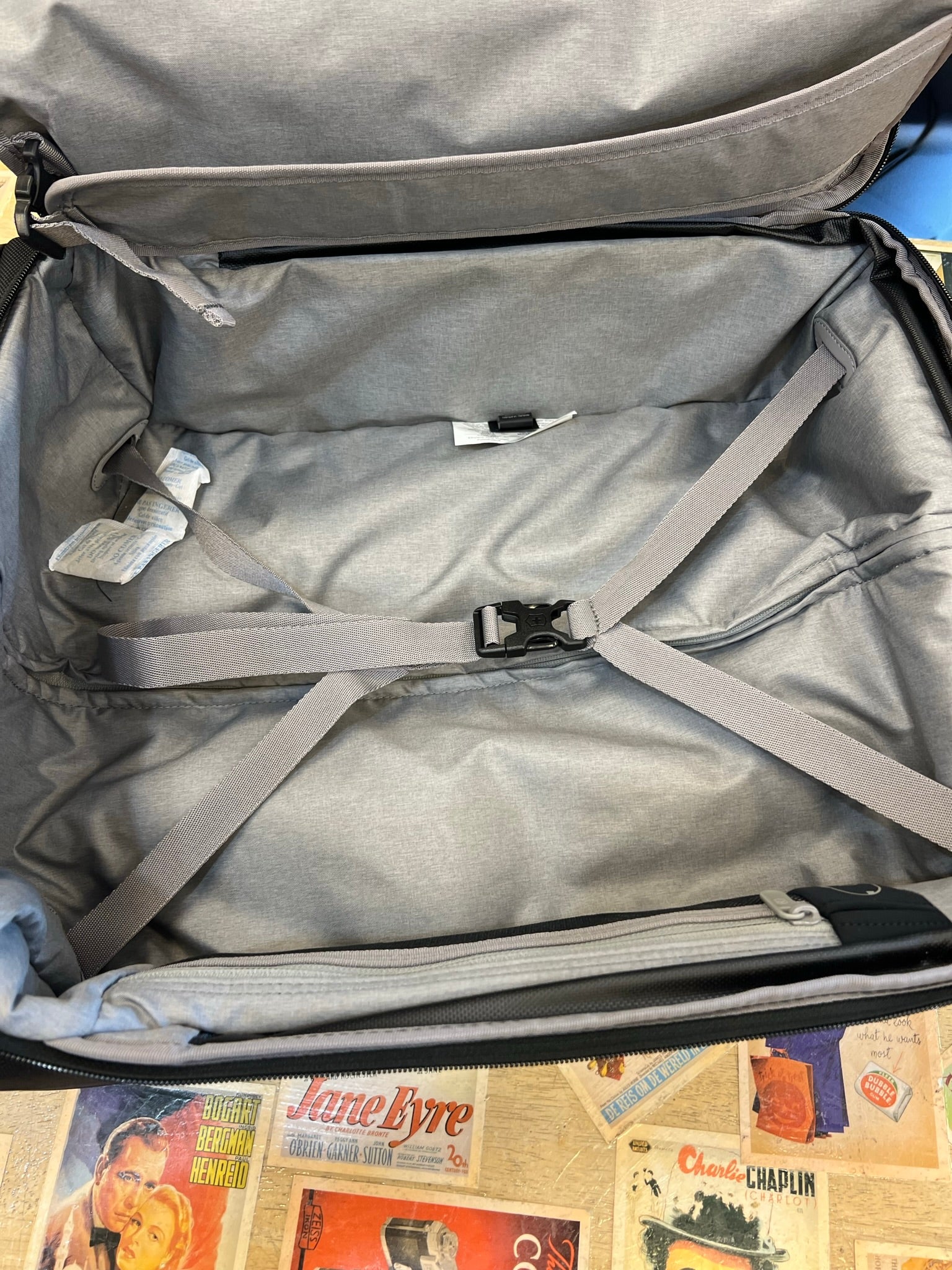 *DISCONTINUED* Victorinox Werks Traveler 6.0 Softside Global Carry-On Spinner