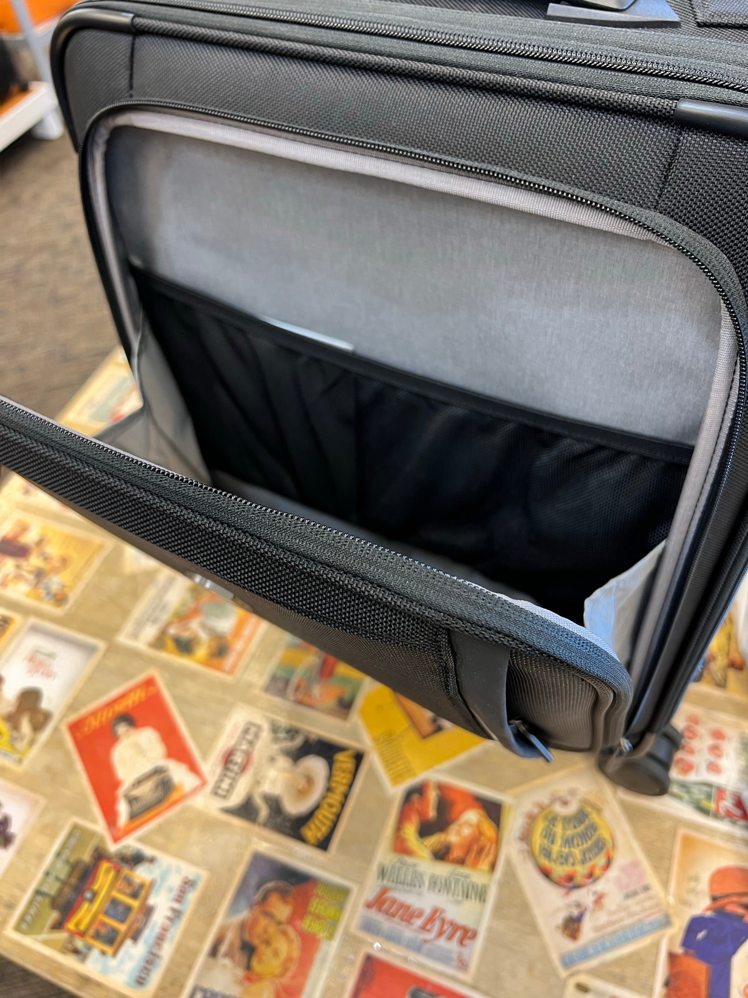 *DISCONTINUED* Victorinox Werks Traveler 6.0 Softside Global Carry-On Spinner