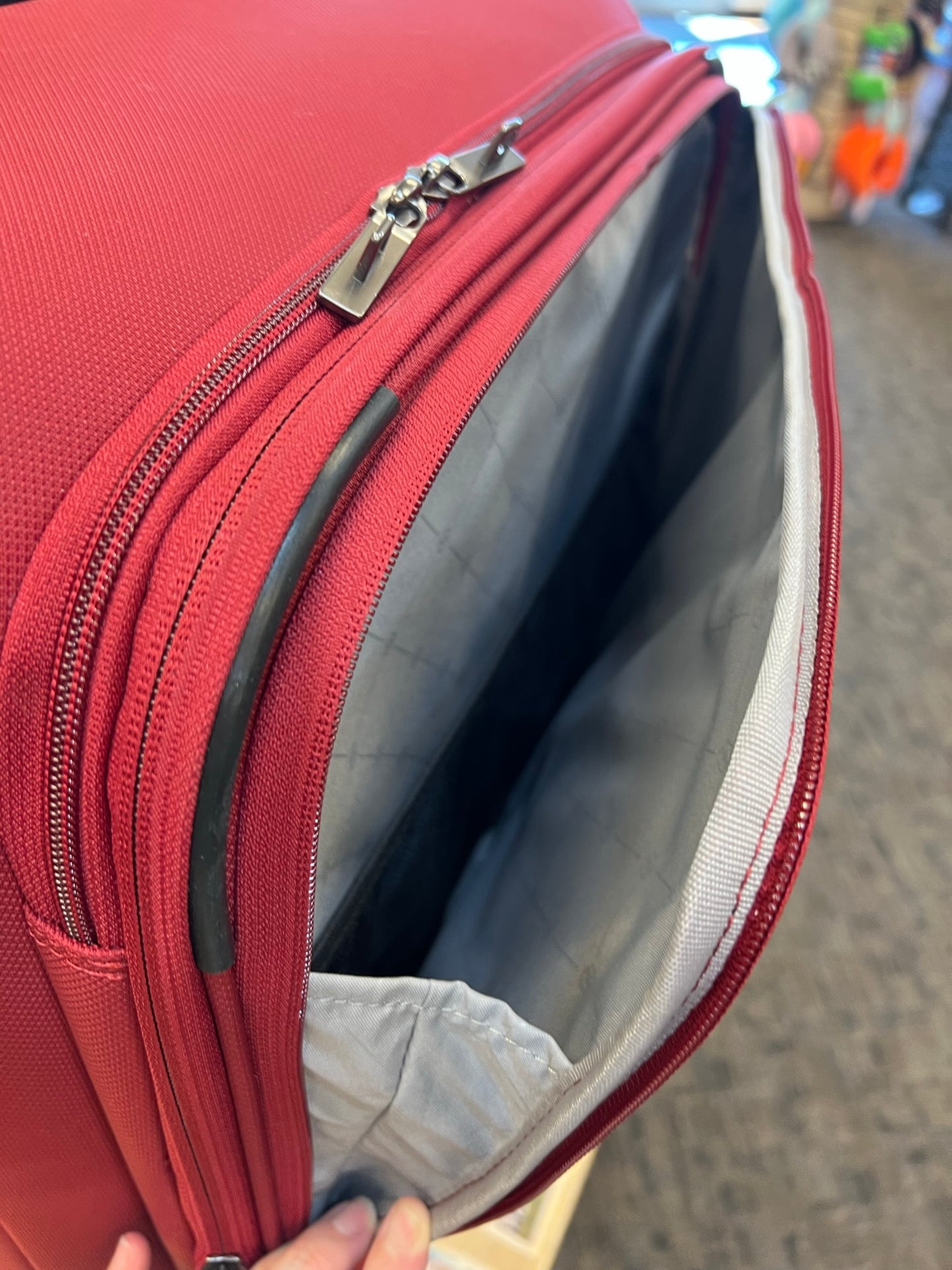 Victorinox Connex 28” Large Softside Checked Spinner (Red)