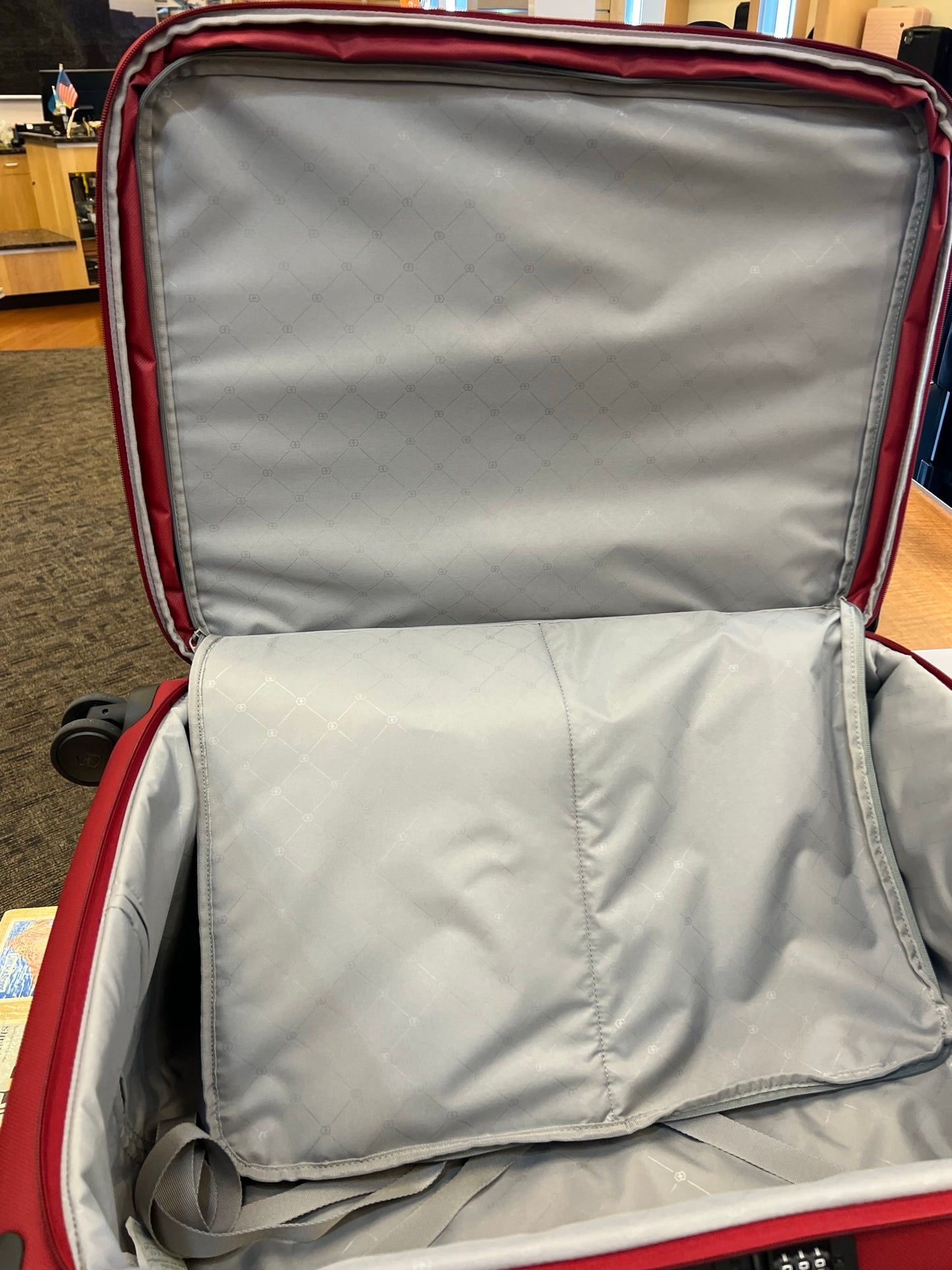 Victorinox Connex 28” Large Softside Checked Spinner (Red)