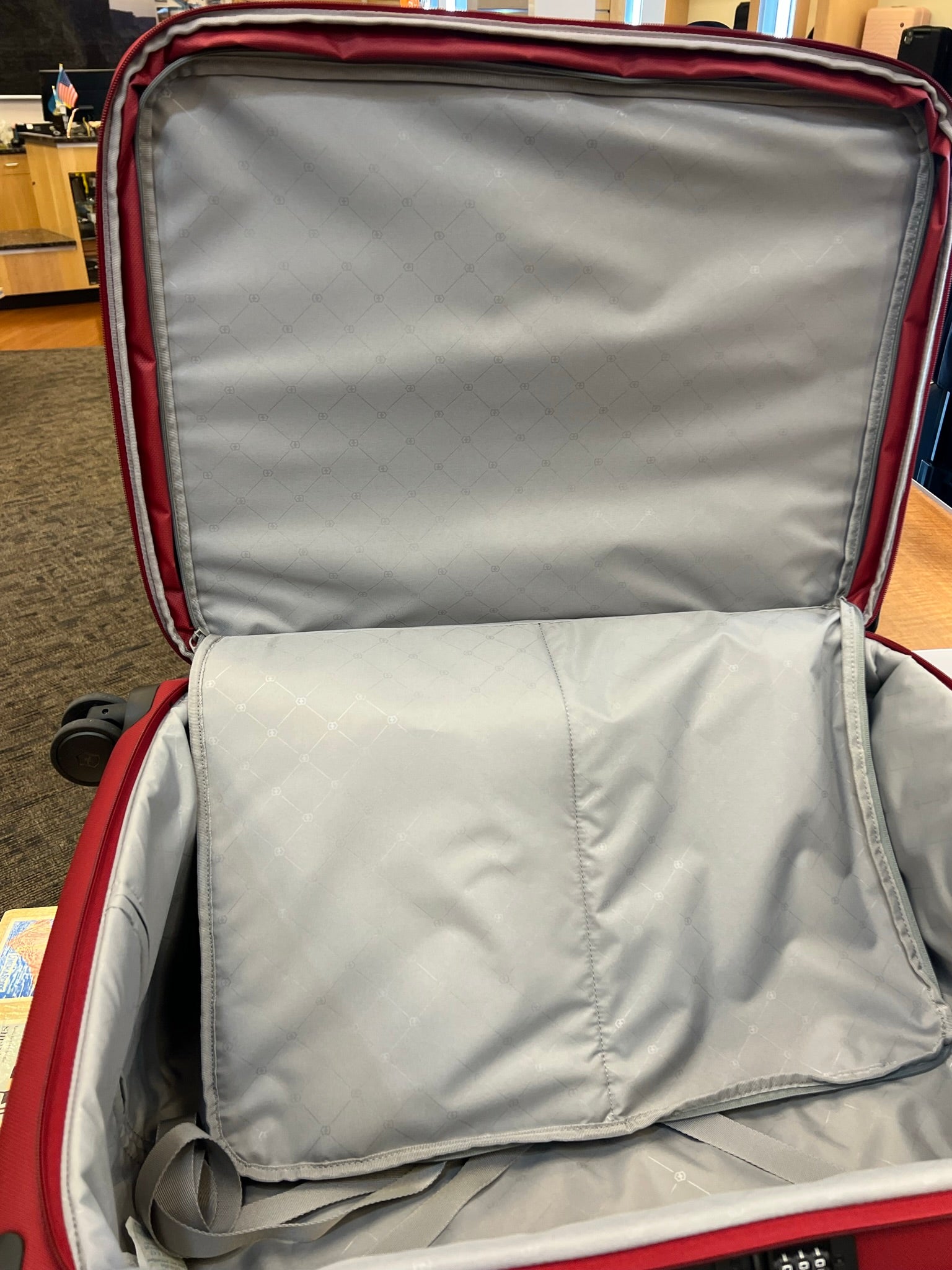 Victorinox Connex 28” Large Softside Checked Spinner (Red)