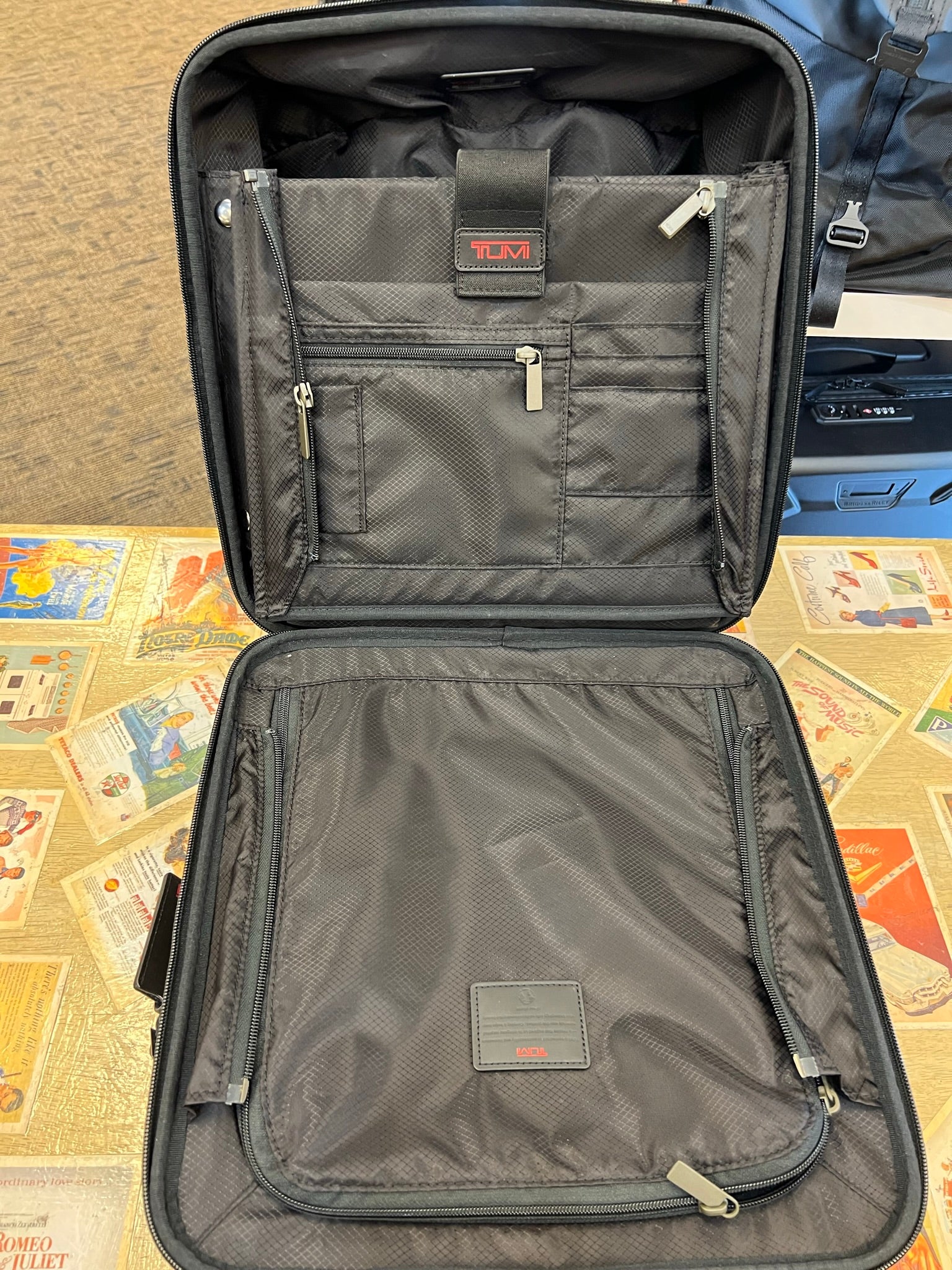 TUMI 19 Degree Small Carry-On Compact Hardsided Spinner Zippered Briefcase (Black)