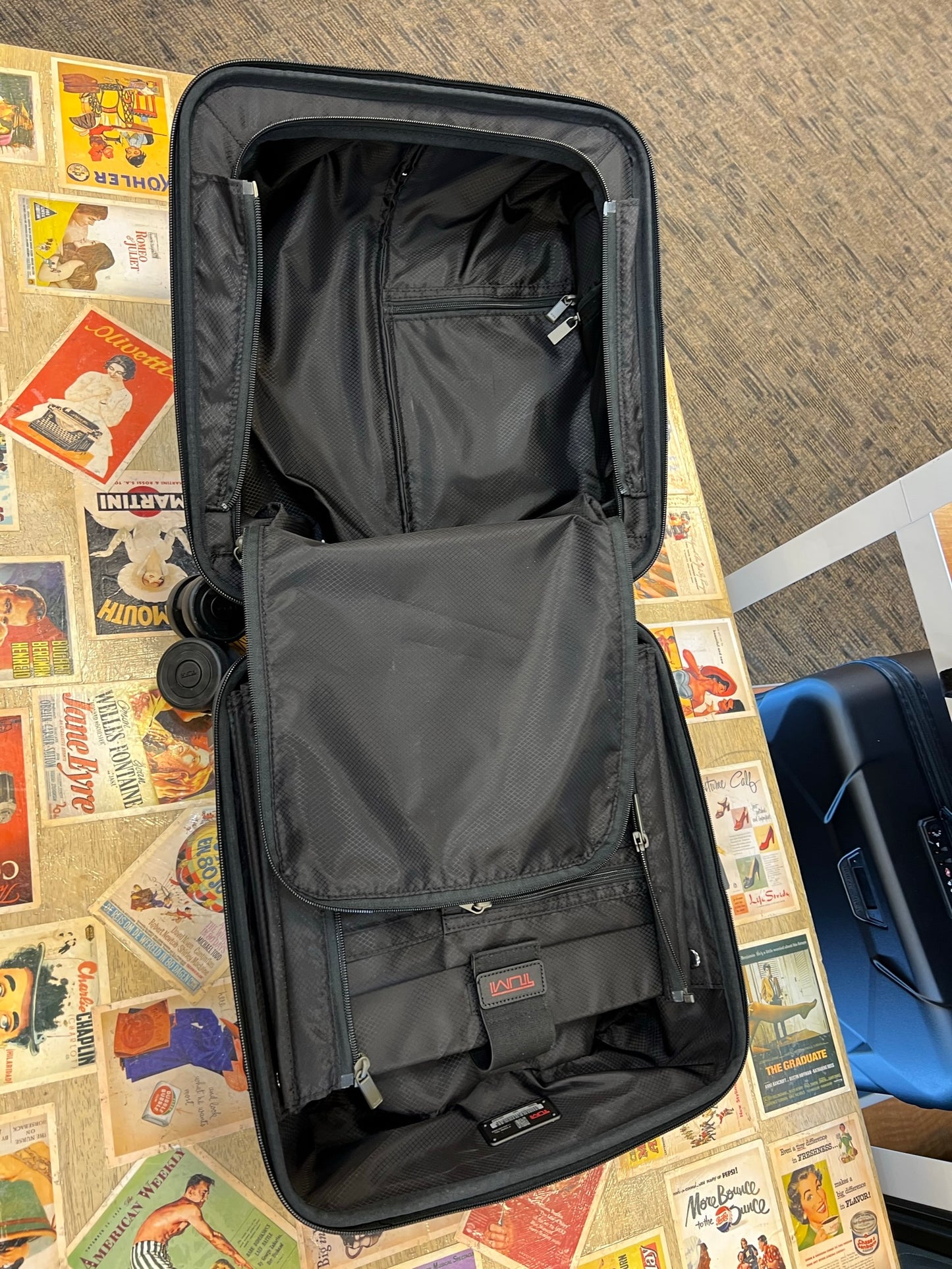 TUMI 19 Degree Small Carry-On Compact Hardsided Spinner Zippered Briefcase (Black)