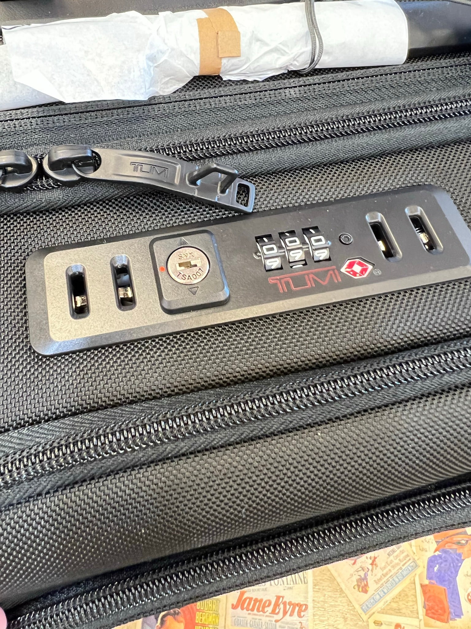 TUMI Alpha 3 International Dual Access Softsided Spinner Carry-On