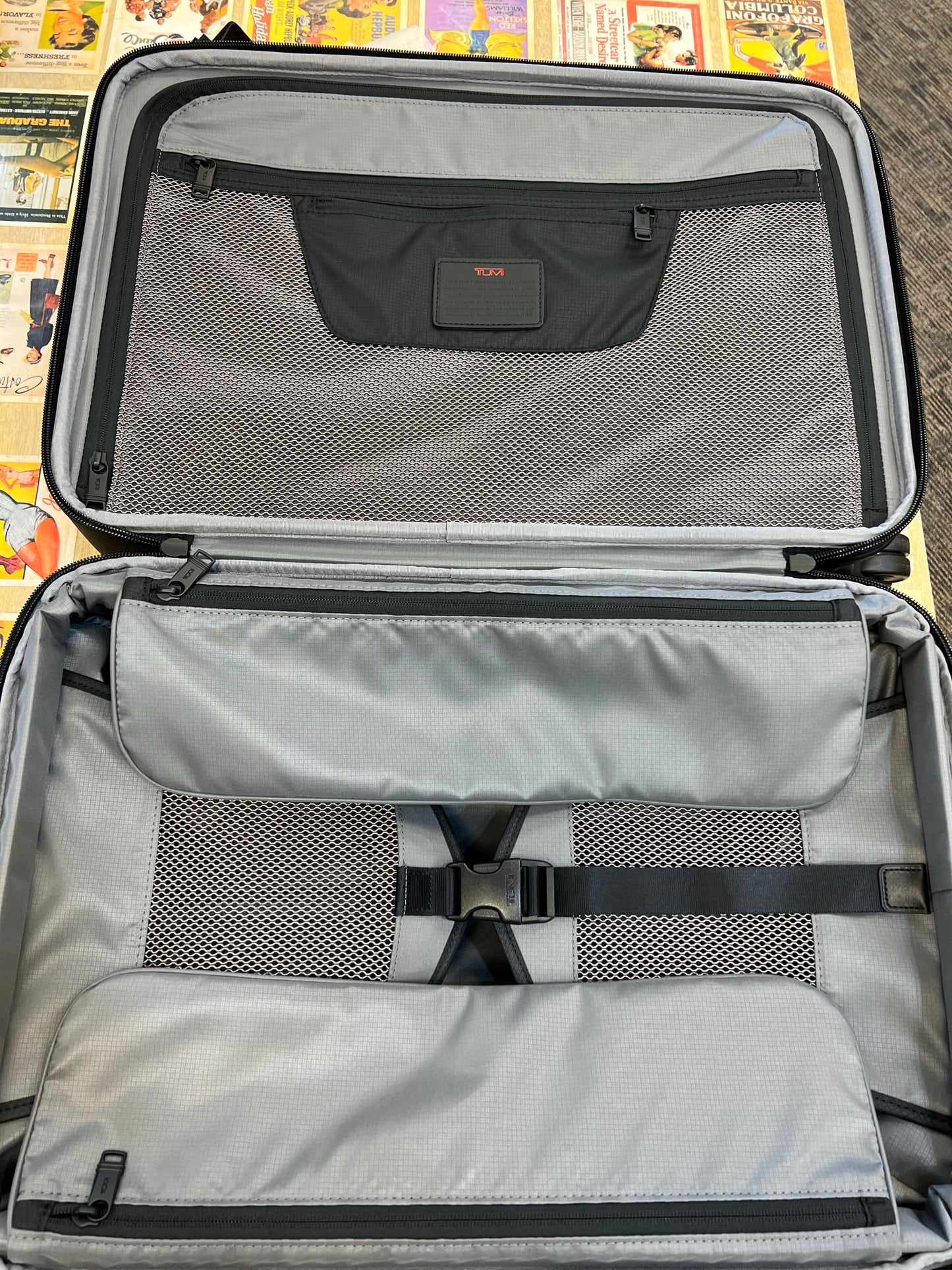 TUMI Alpha 3 International Dual Access Softsided Spinner Carry-On