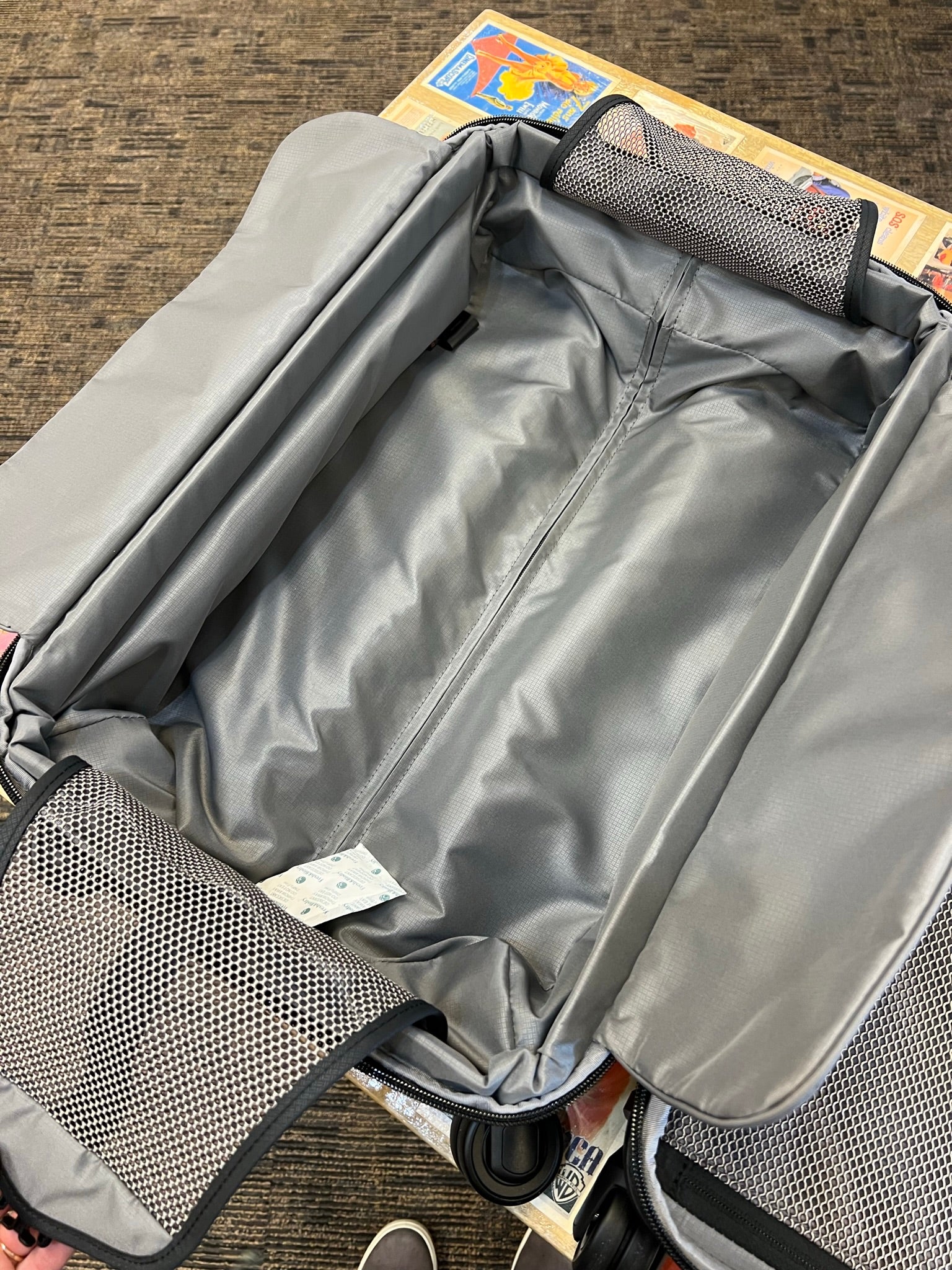 TUMI Alpha 3 International Dual Access Softsided Spinner Carry-On