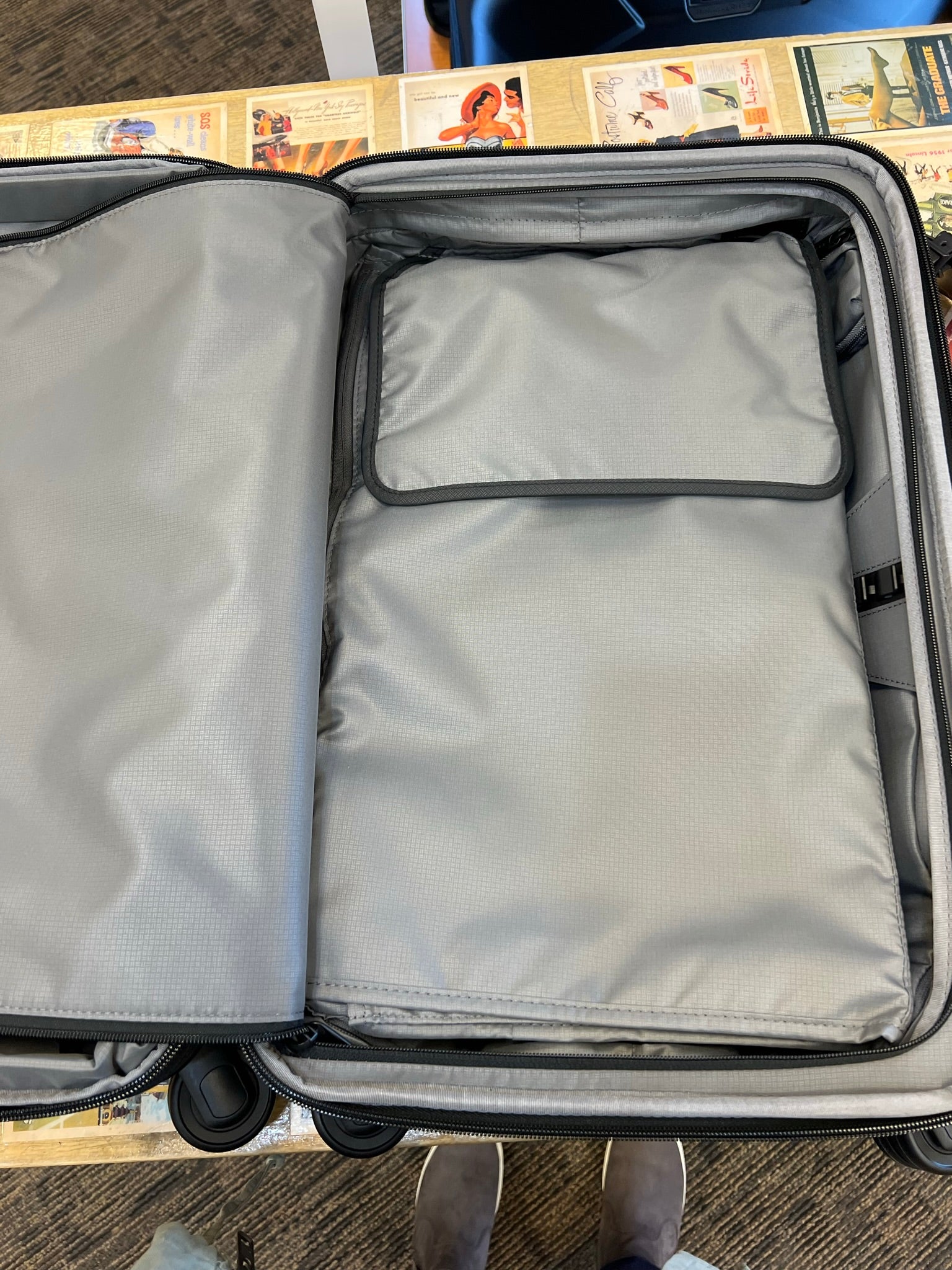 TUMI Alpha 3 International Dual Access Softsided Spinner Carry-On