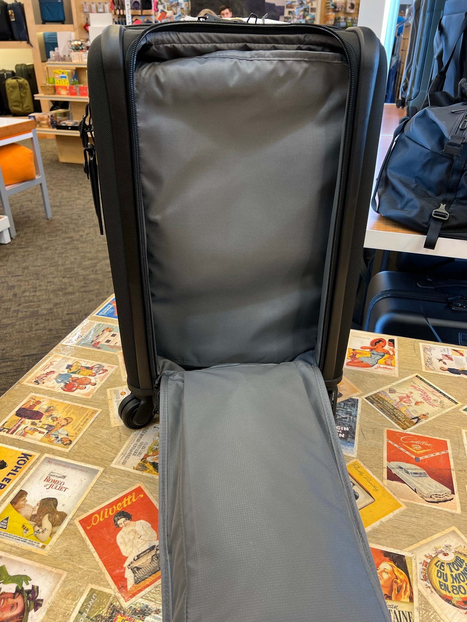 TUMI Alpha 3 International Dual Access Softsided Spinner Carry-On