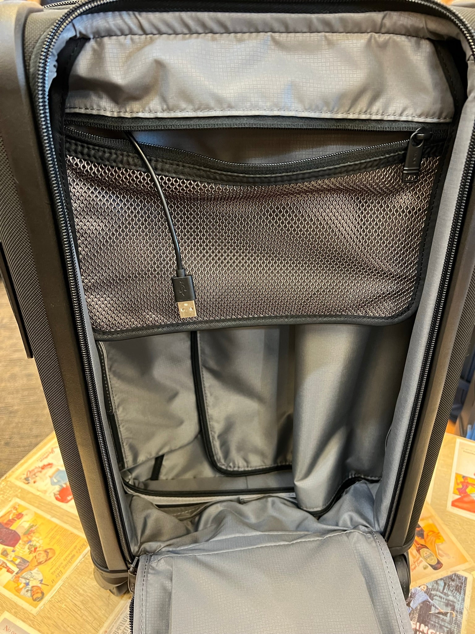 TUMI Alpha 3 International Dual Access Softsided Spinner Carry-On