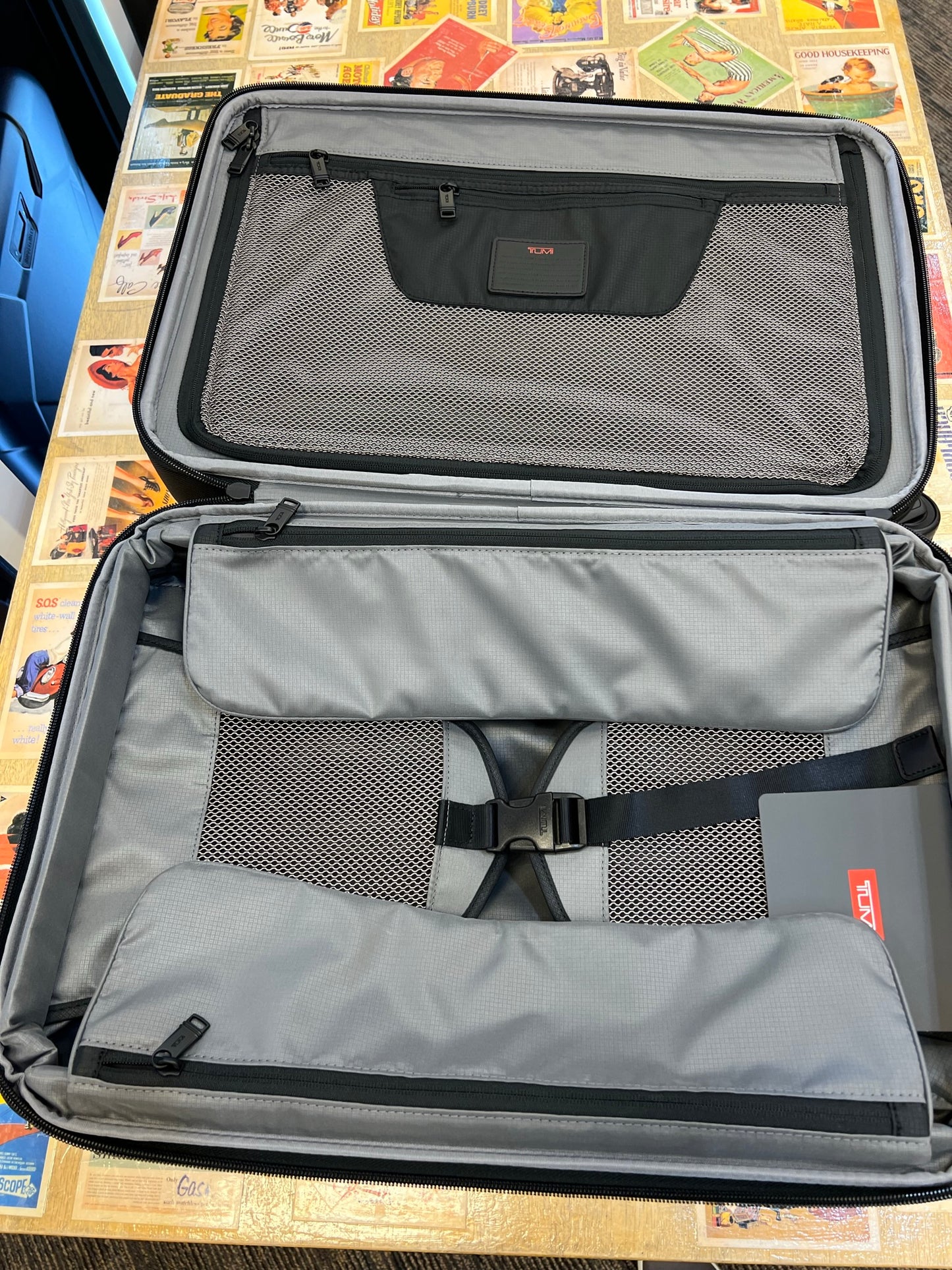 TUMI Alpha 3 International Dual Access Softsided Spinner Carry-On