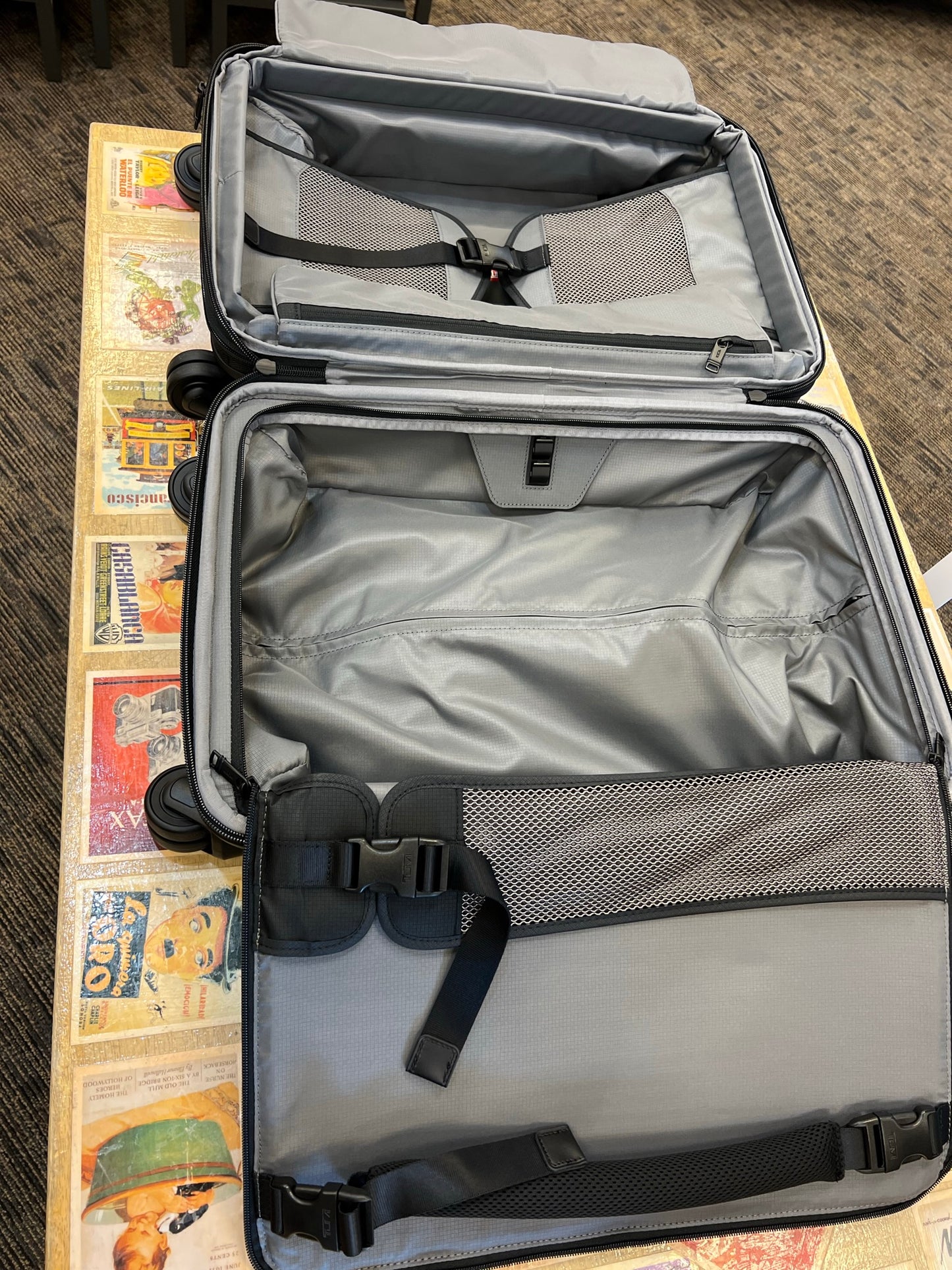 TUMI Alpha 3 International Dual Access Softsided Spinner Carry-On