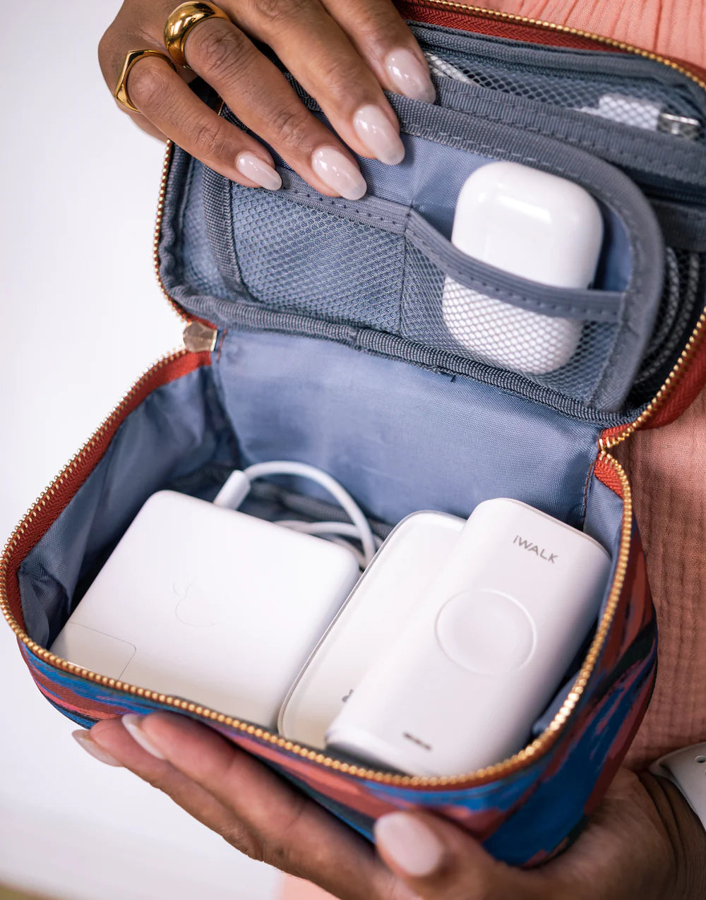 Ms. Jetsetter- Tech Organizer