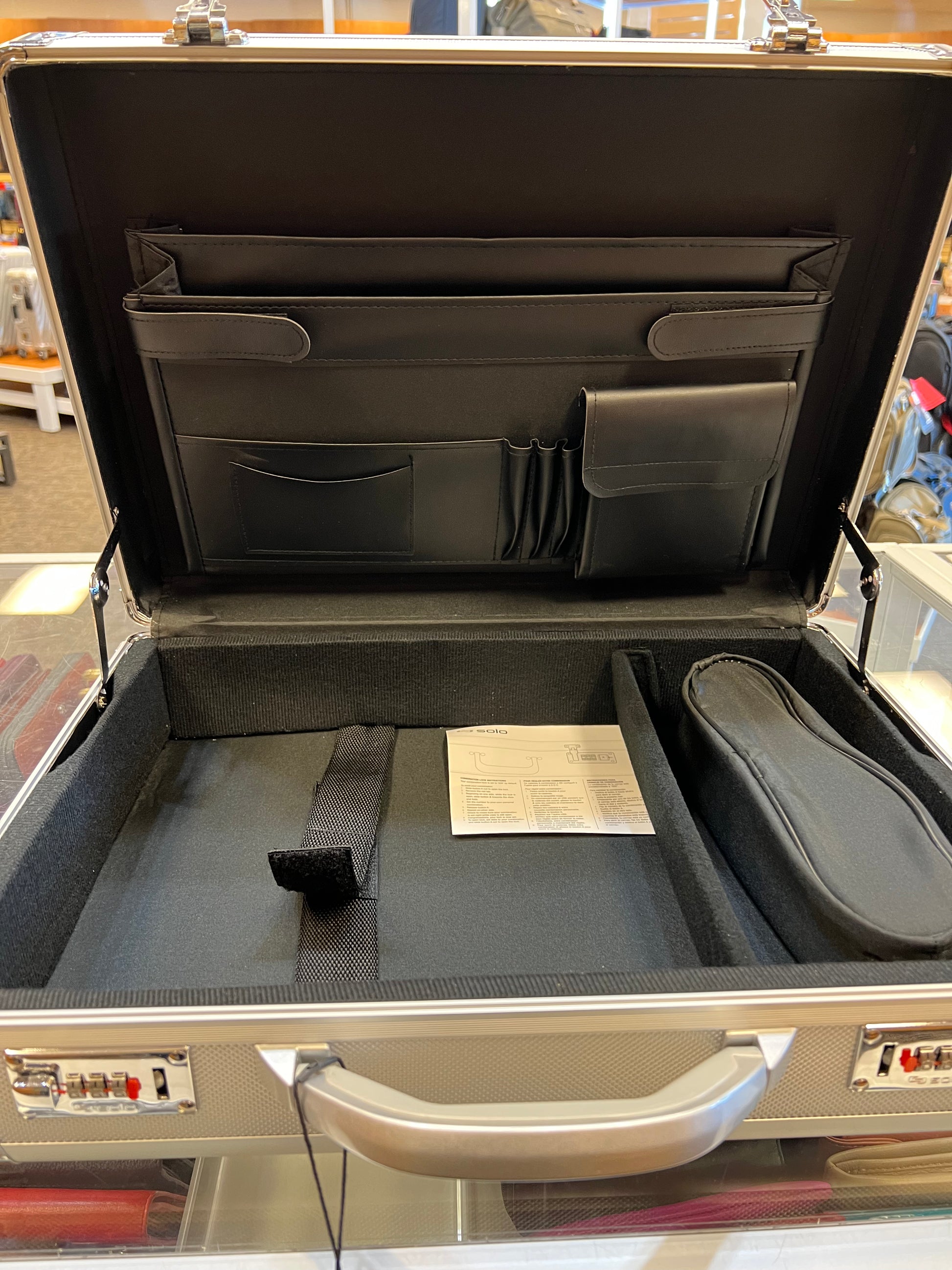 Solo Fifth Avenue Attache Hardsided Briefcase (Silver)