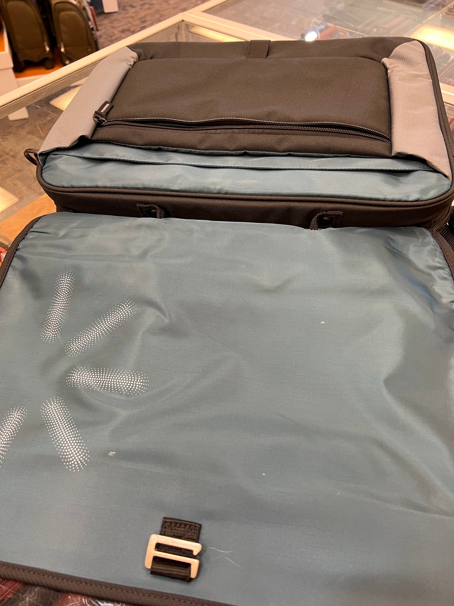 Thule Case Logic Laptop Messenger Bag