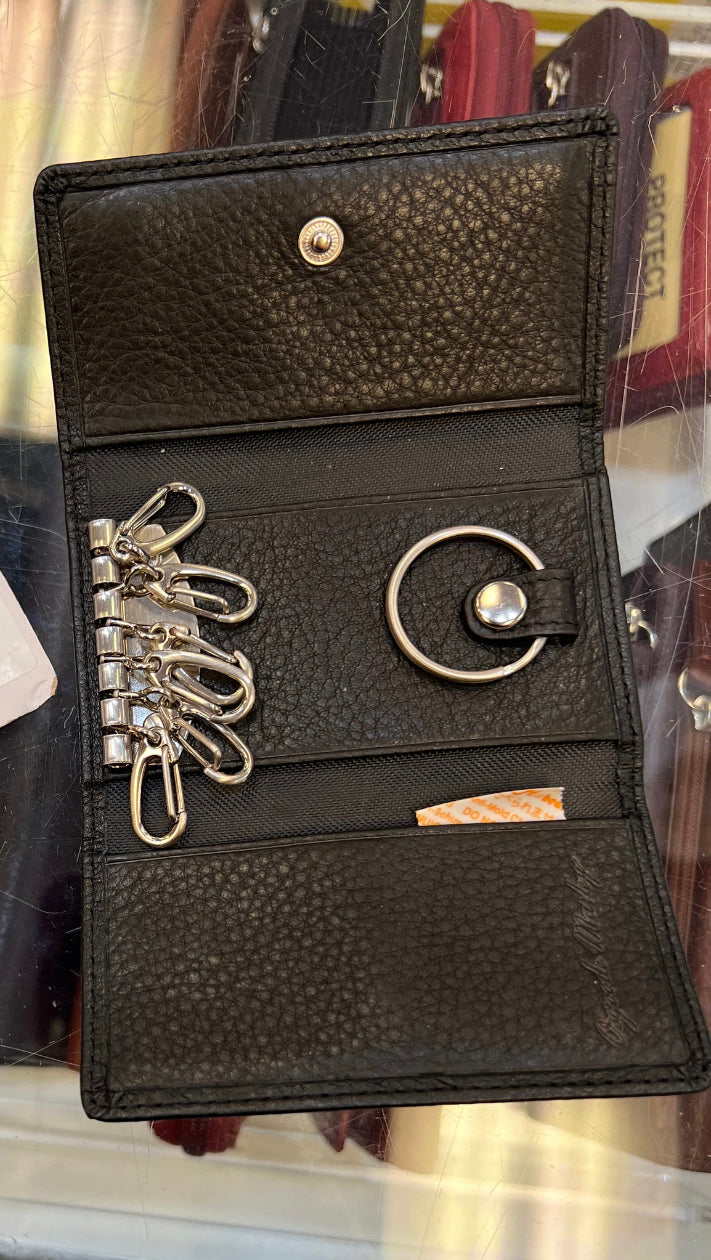 Osgoode Marley 6 Hooked Leather Zipper Key Wallet - 1591