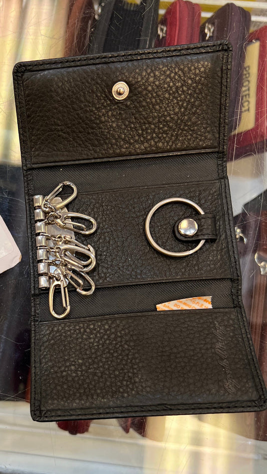 Osgoode Marley 6 Hooked Leather Zipper Key Wallet - 1591