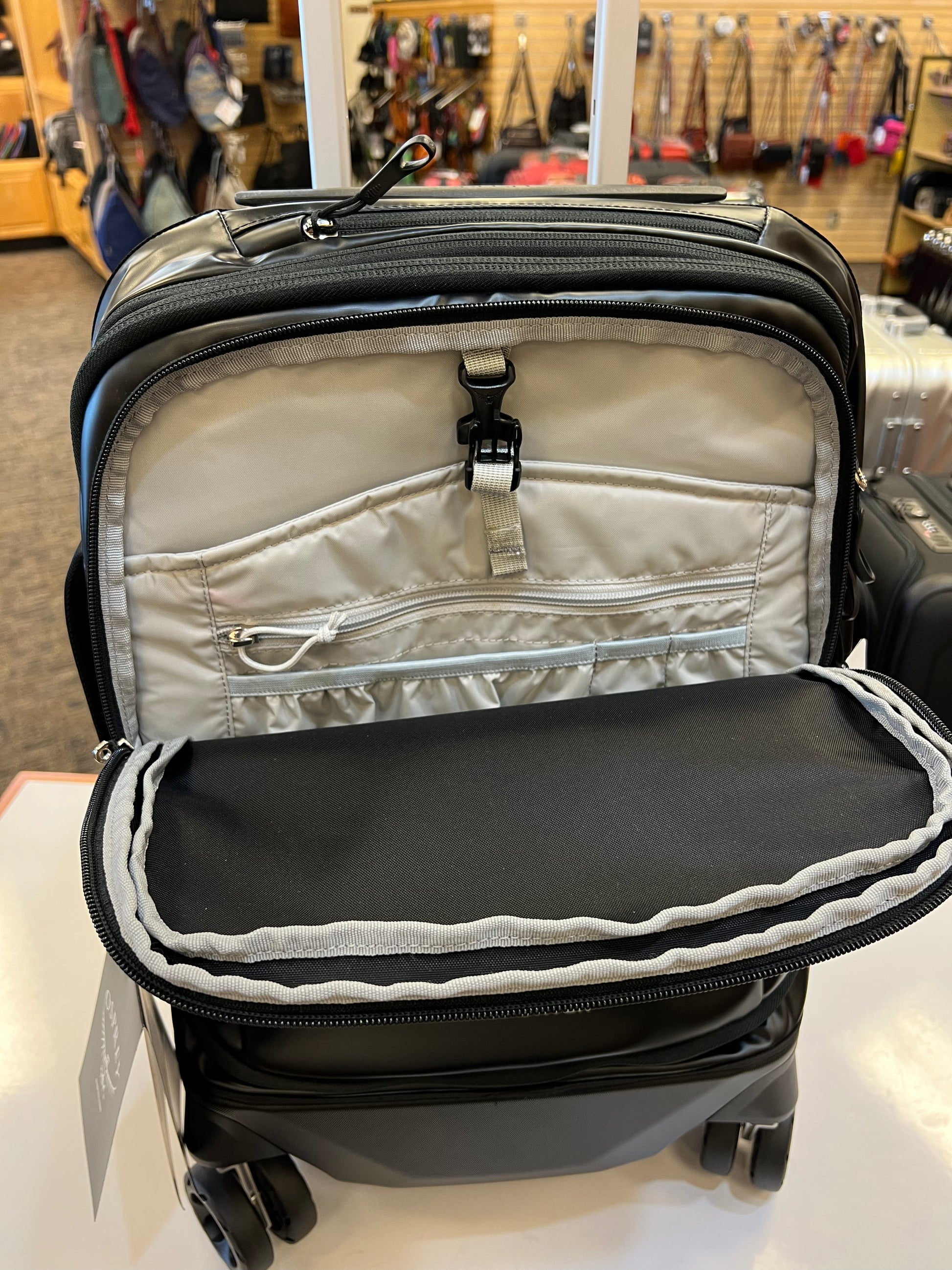Osprey Transporter® 21” International Hybrid Spinner Carry-On