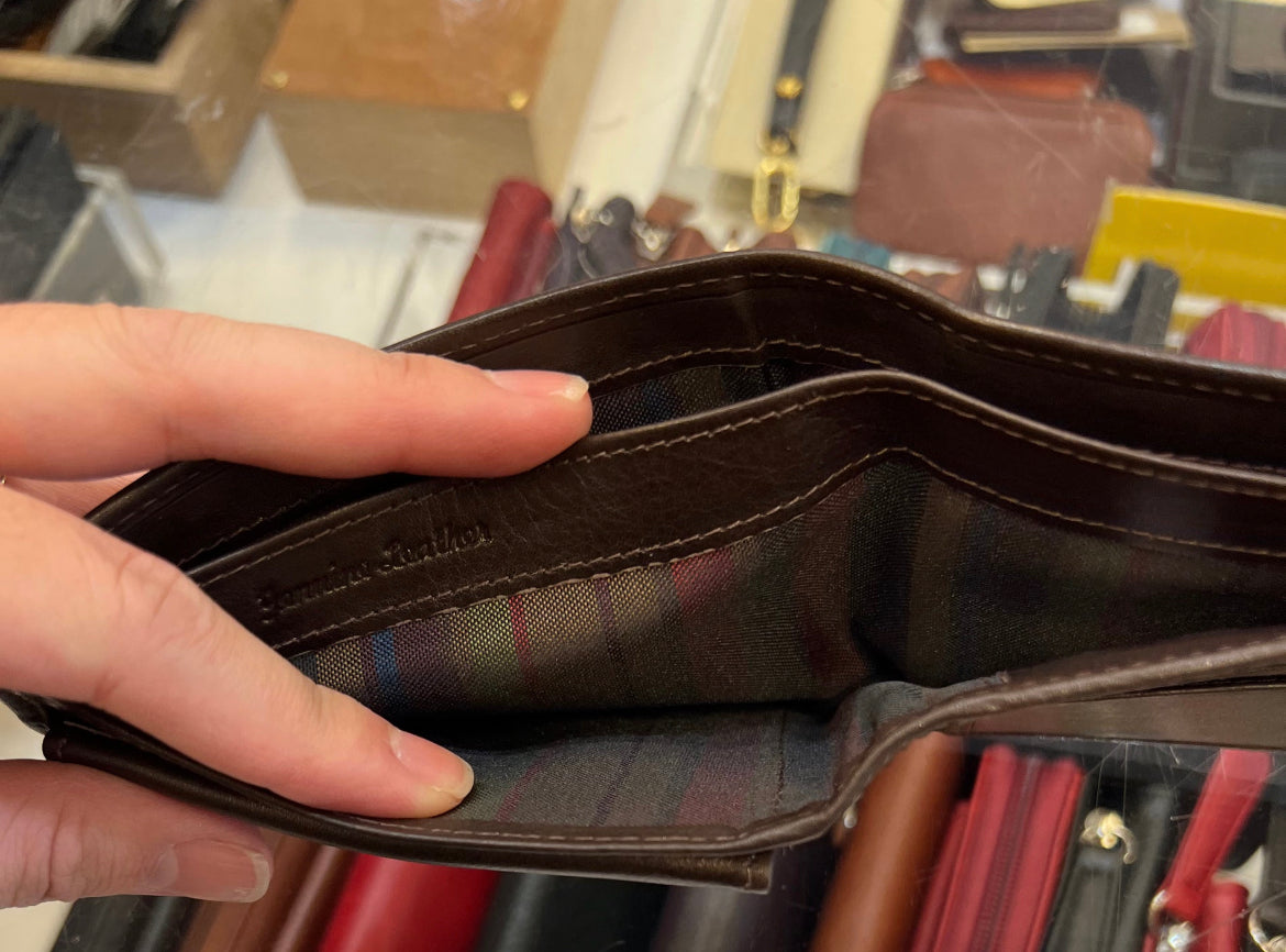 ili RFID Bifold Leather Wallet