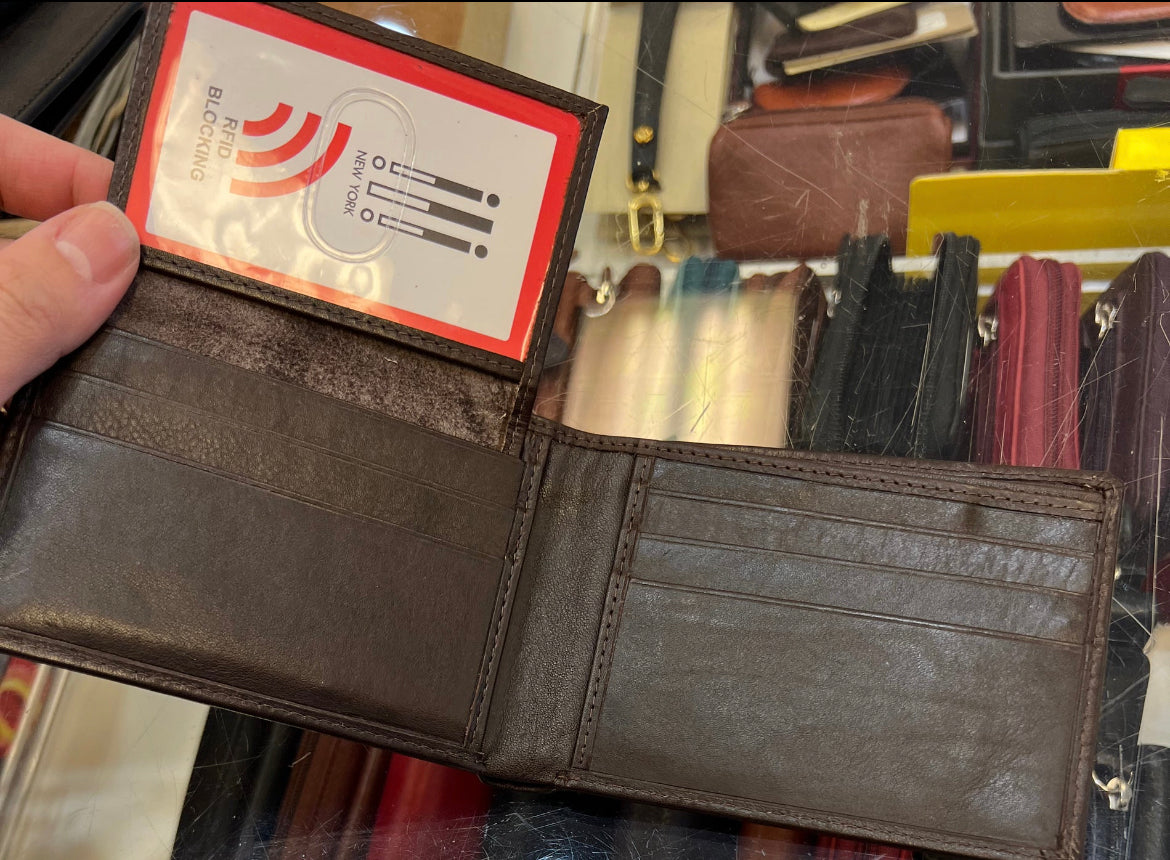 ili RFID Bifold Leather Wallet