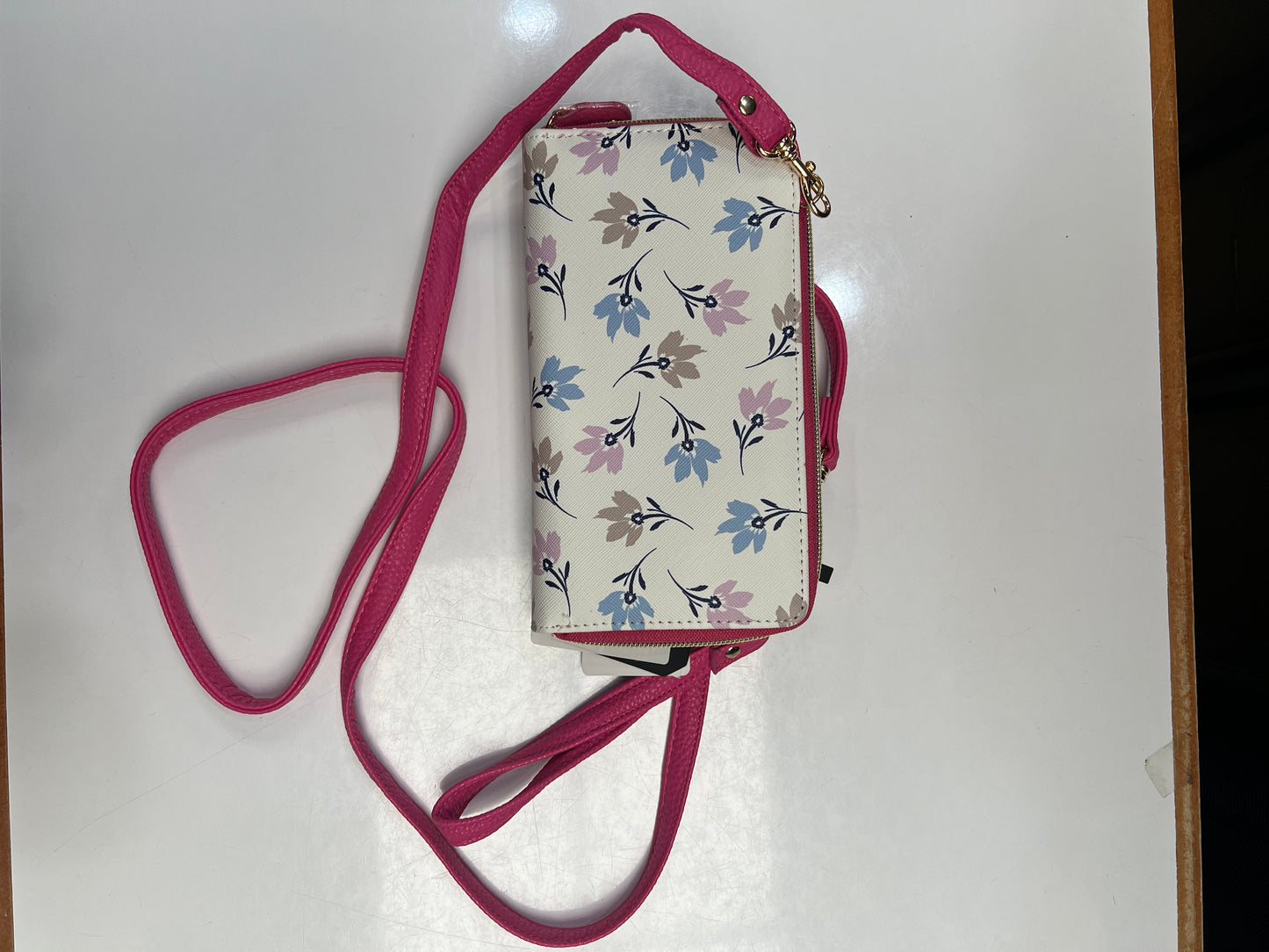 A la venta- Cartera Buxton Trudy Everywhere en cuero vegano de cuerda