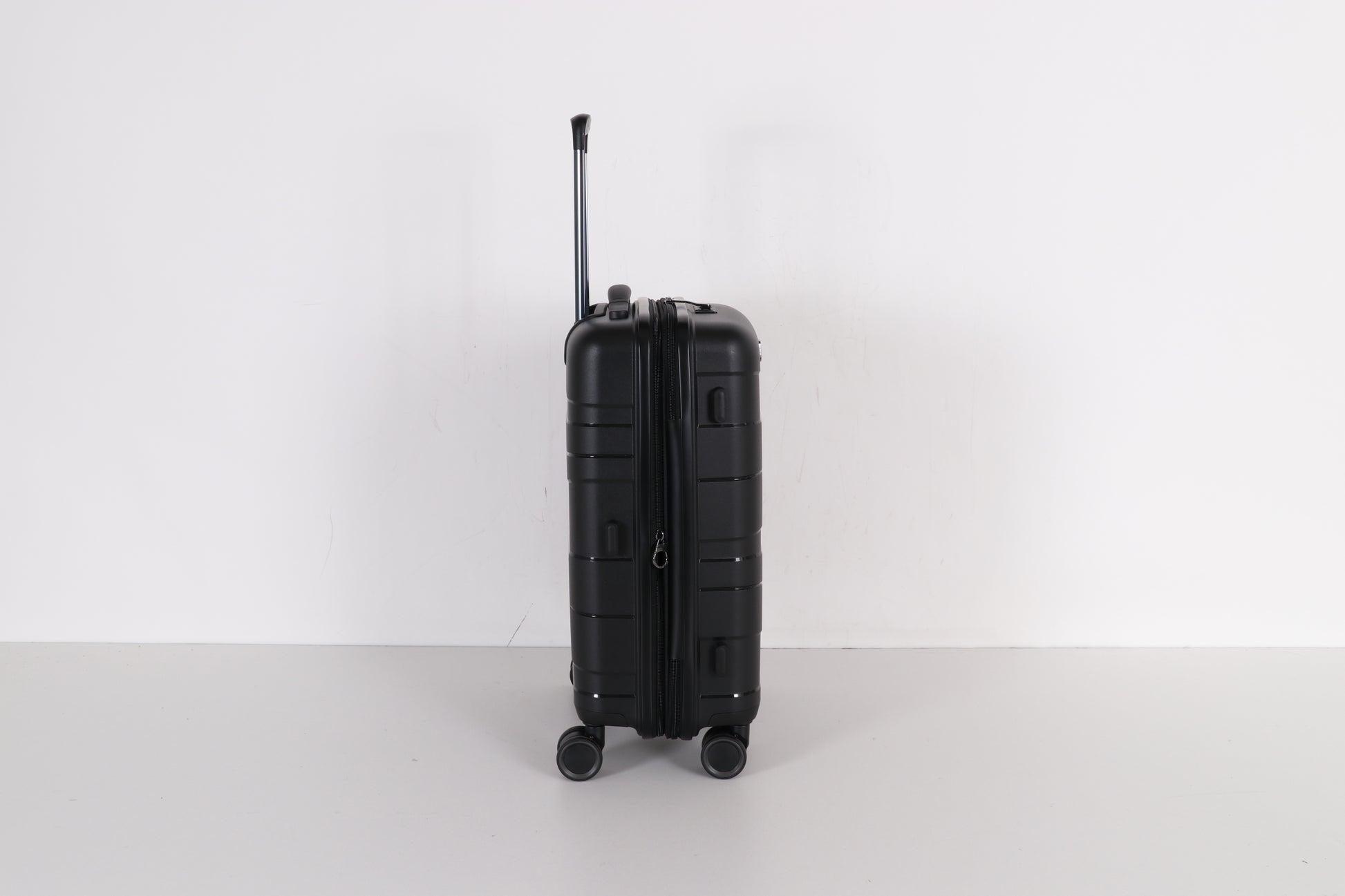 Lieber's Luggage® Legacy Expandable 21" Hardside Carry-On Spinner (Free Monogram, USA Assembled)