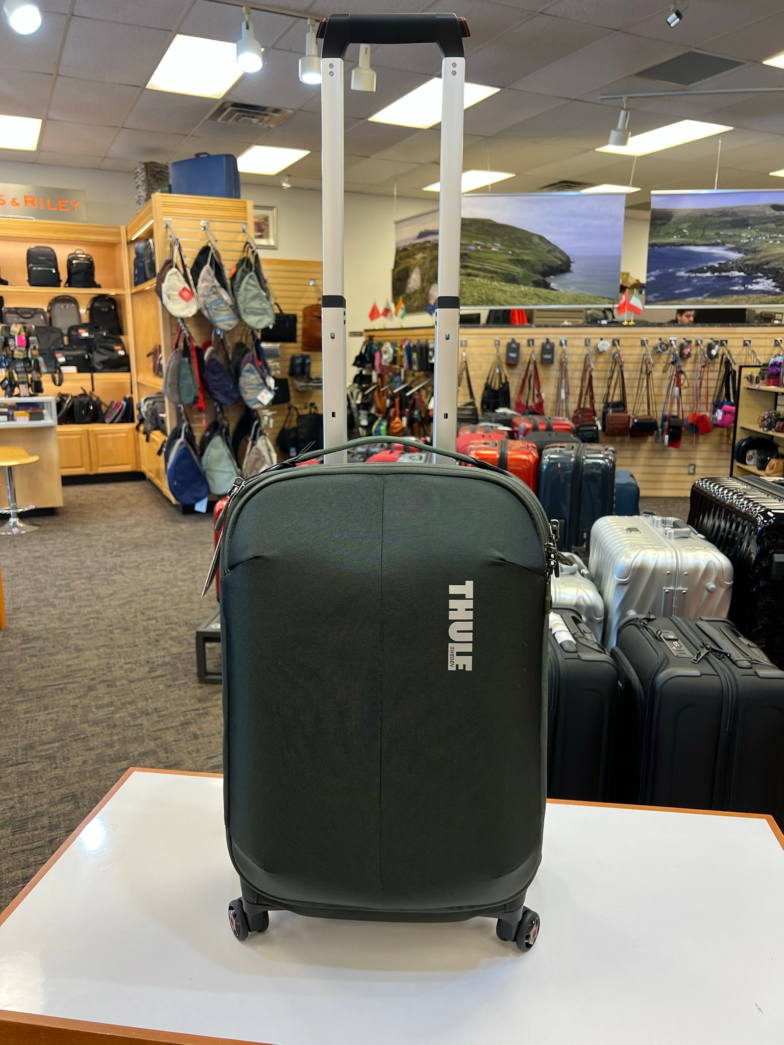 THULE Subterra 22 Softsided Carry On Spinner Dark Forest Green