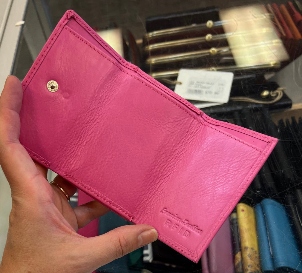 ili RFID Mini Trifold Leather Wallet (Hot Pink) – Lieber's Luggage