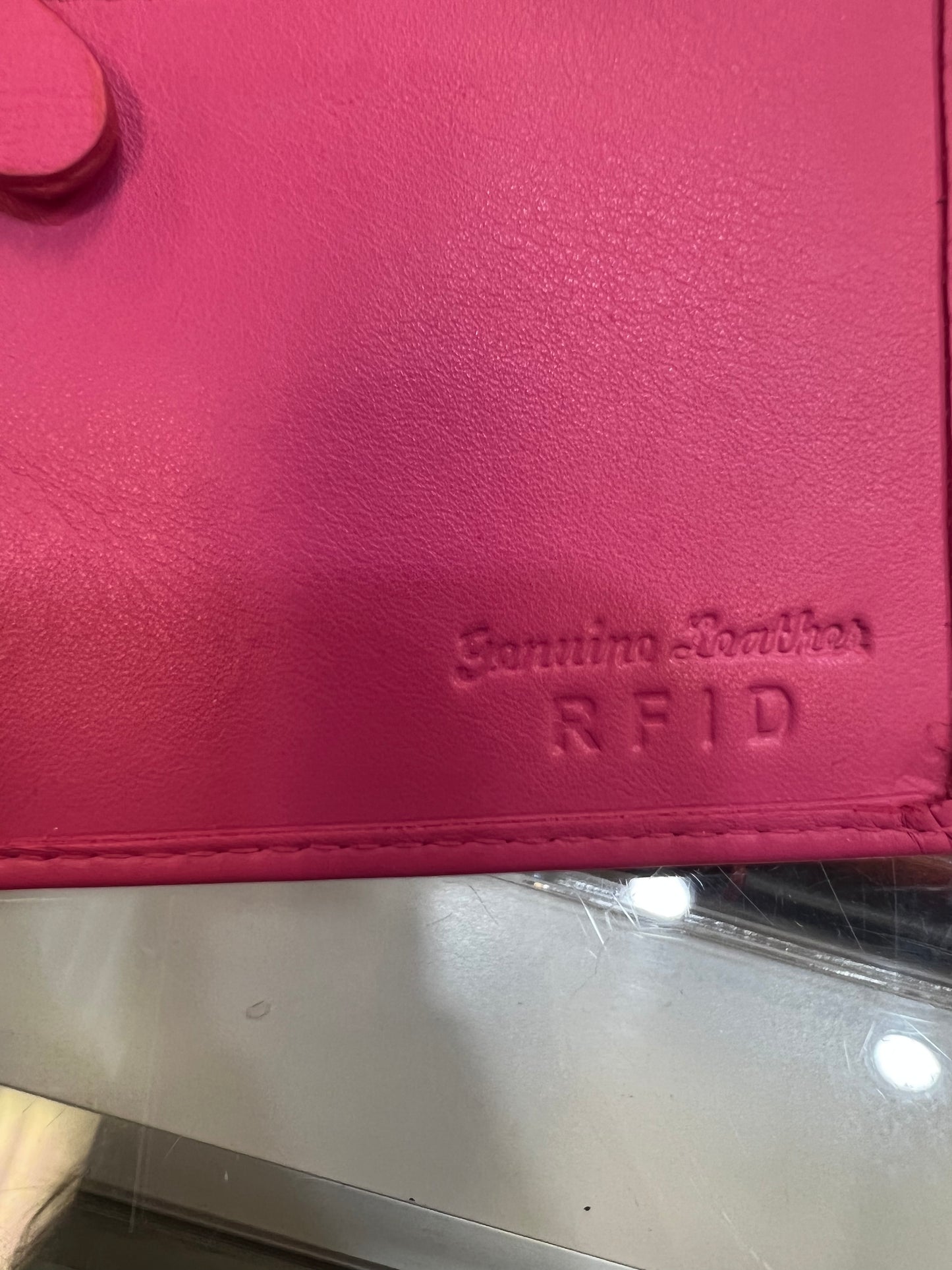 ili New York RFID Leather Travel Wallet