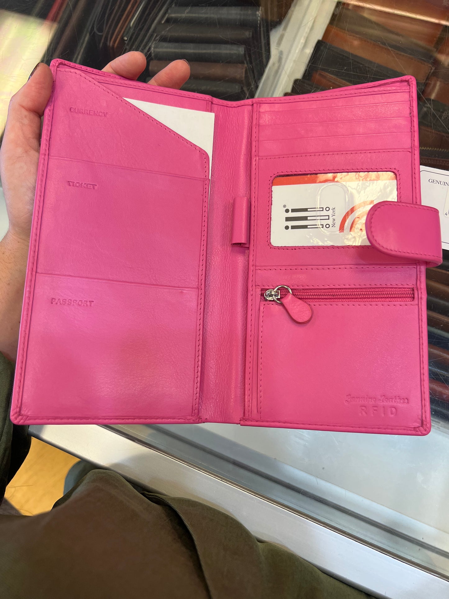 ili New York RFID Leather Travel Wallet