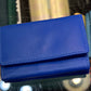 ili New York RFID Mini cartera de cuero triple (cobalto)